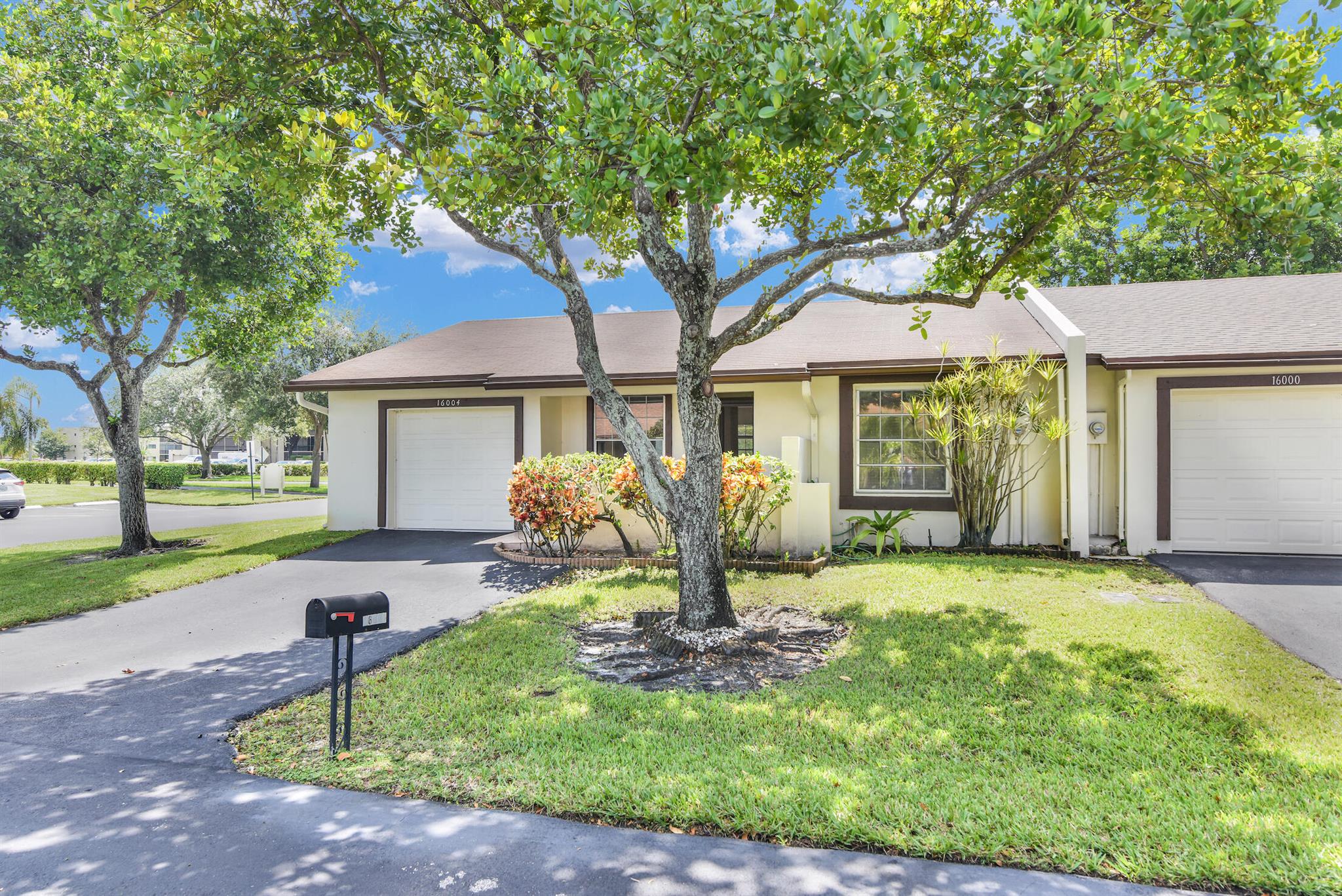 16004 Laurel Oak Circle