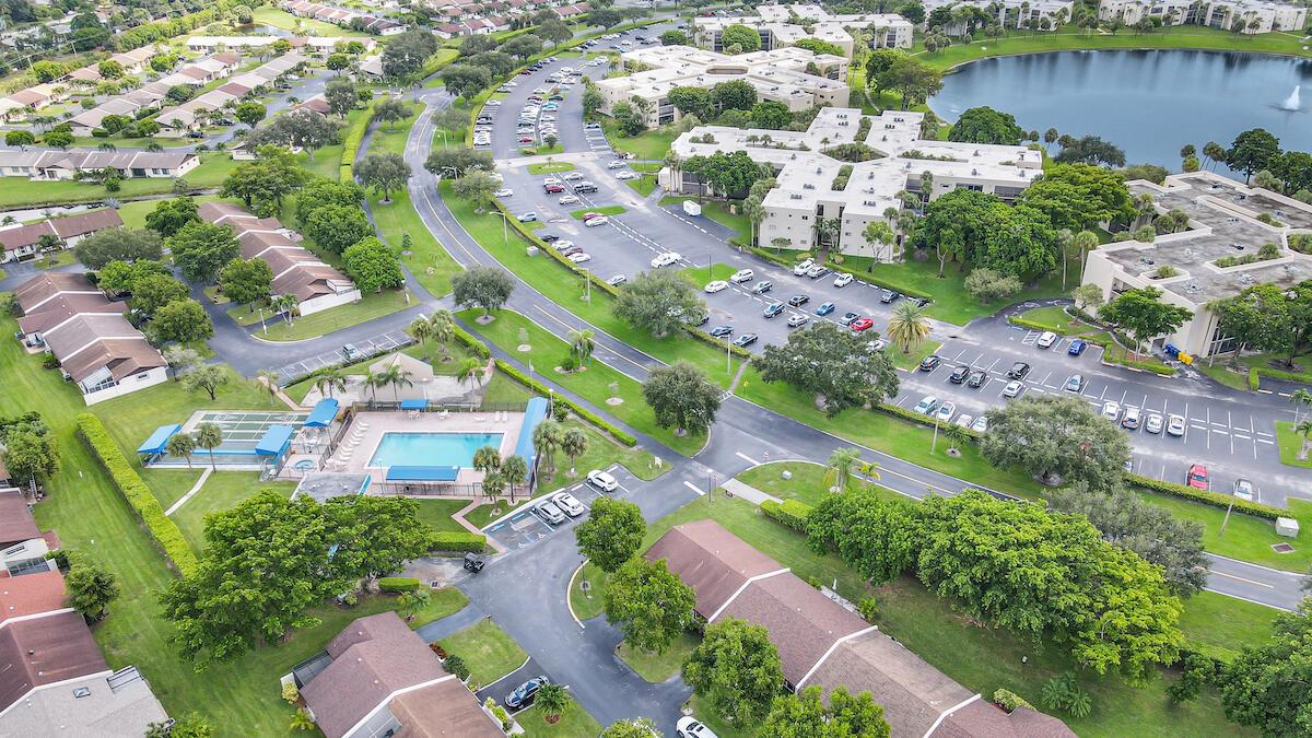 16004 Laurel Oak Circle