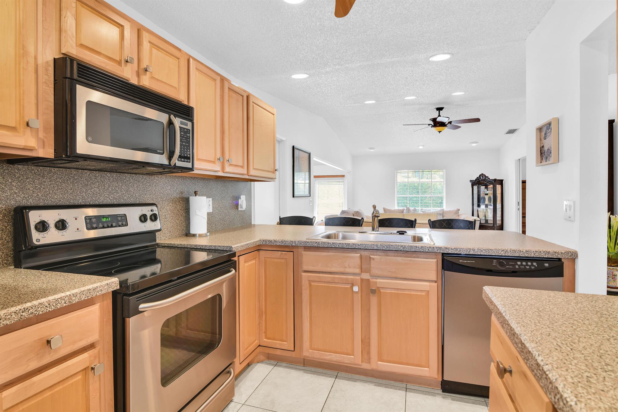 16004 Laurel Oak Circle