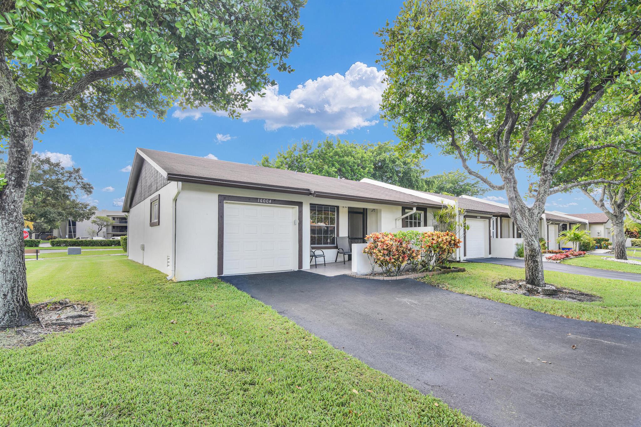 16004 Laurel Oak Circle