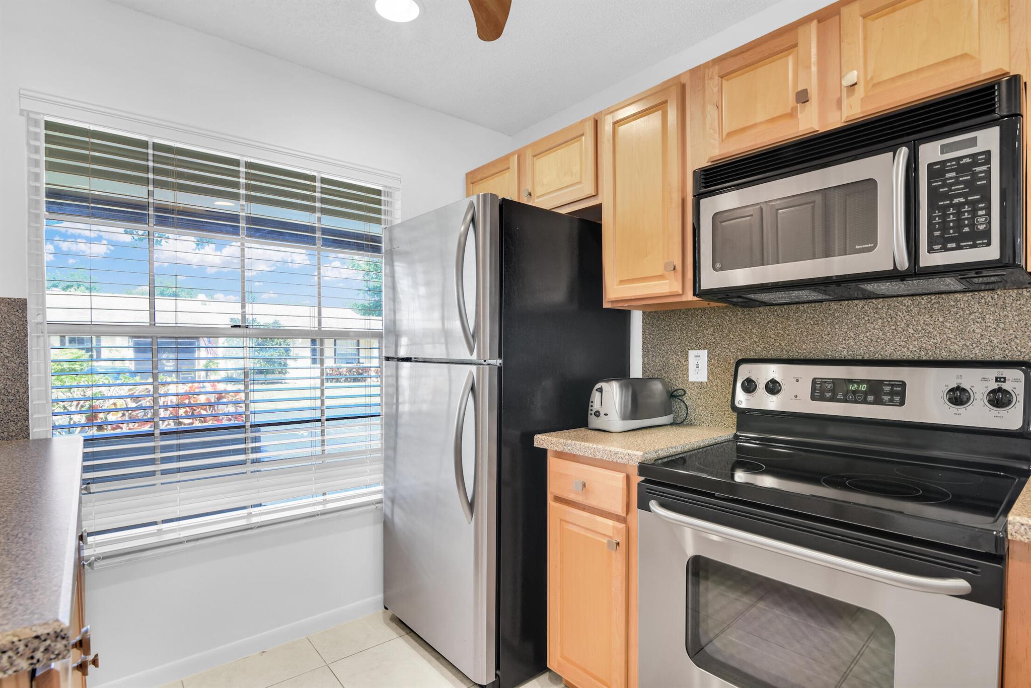 16004 Laurel Oak Circle