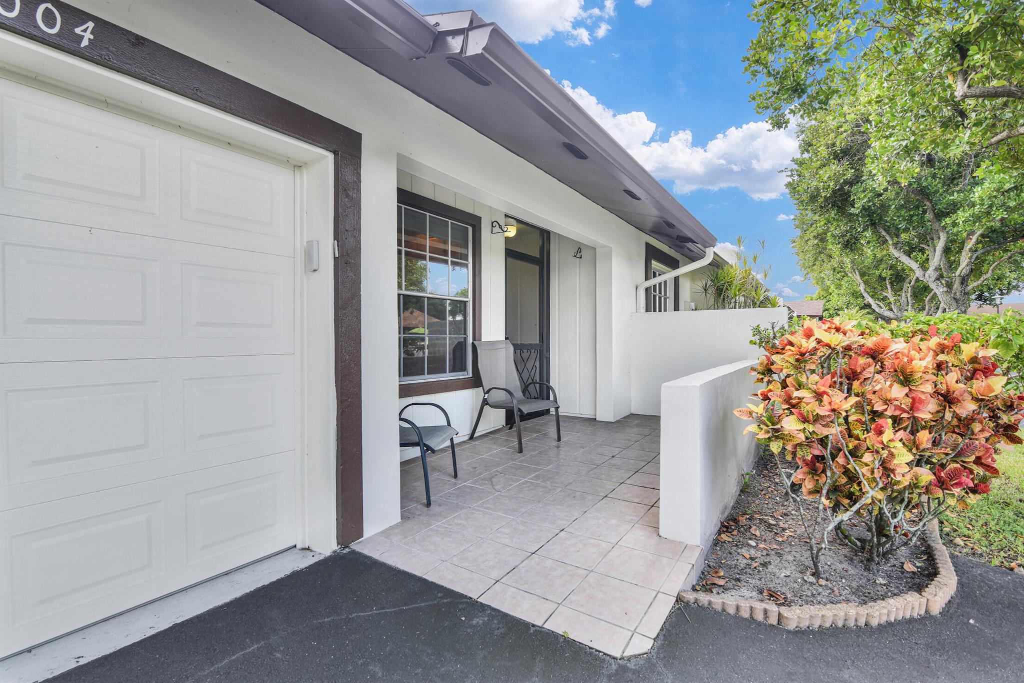 16004 Laurel Oak Circle