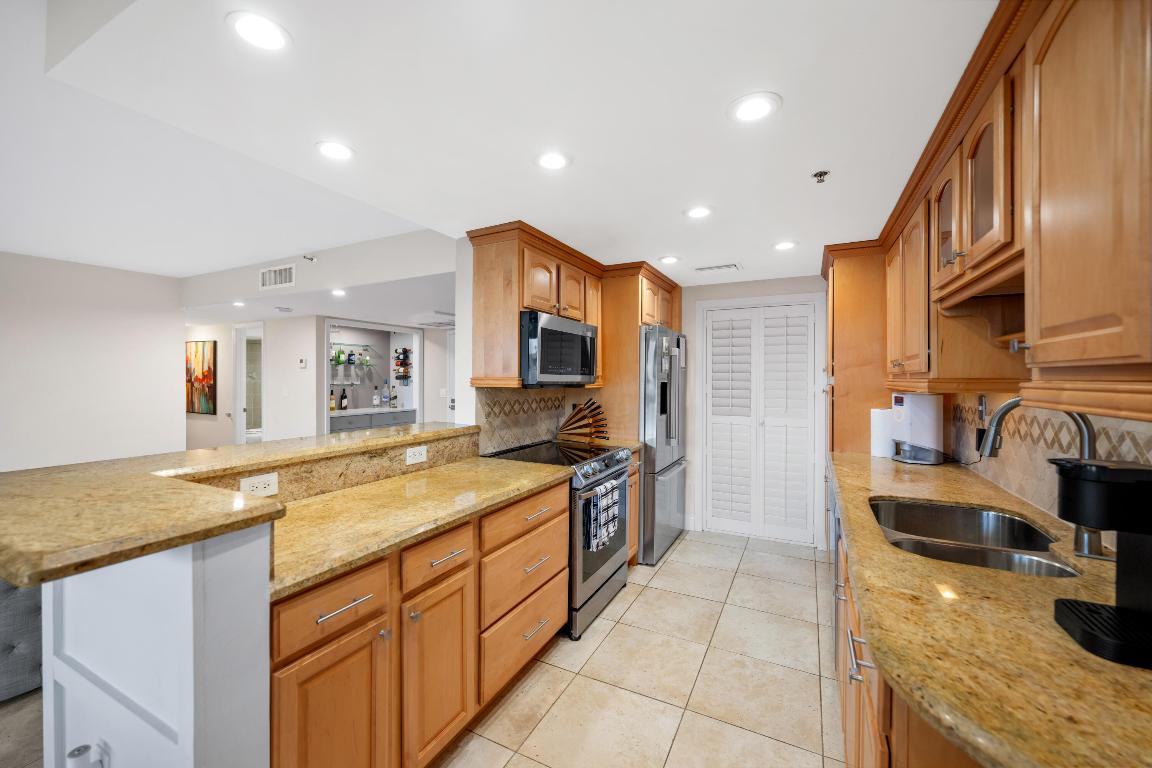 899 Jeffery Street 108