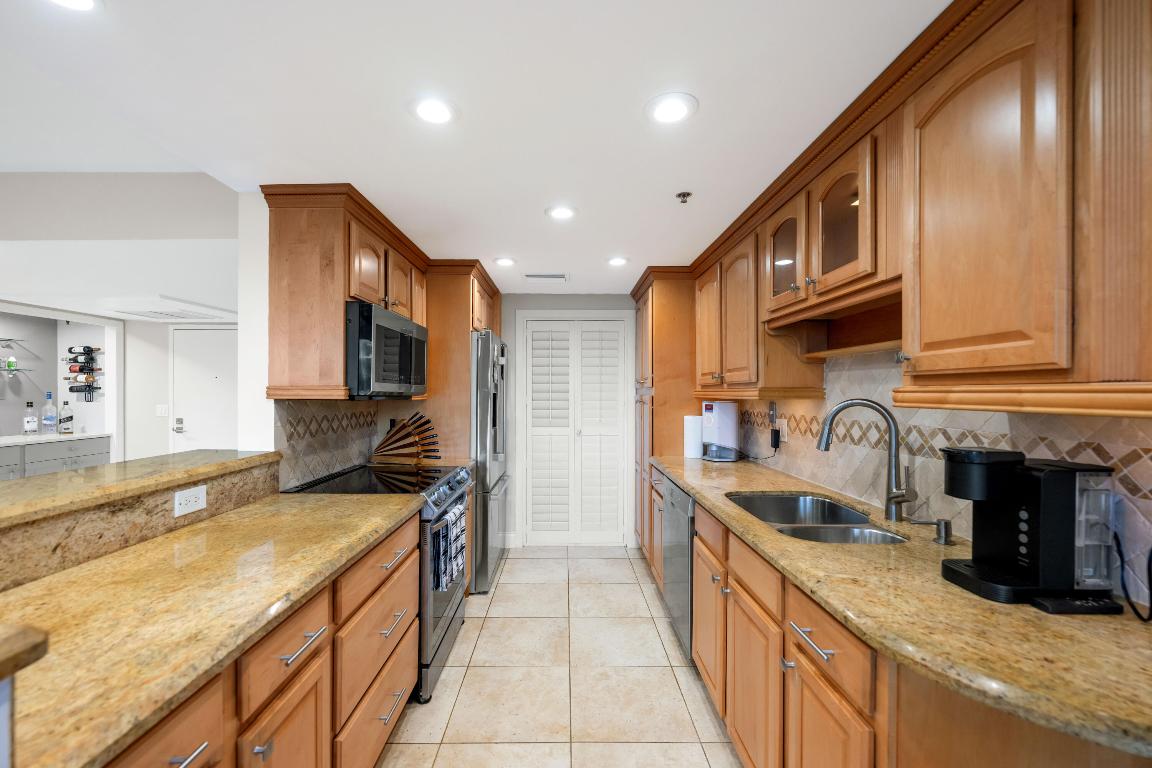 899 Jeffery Street 108