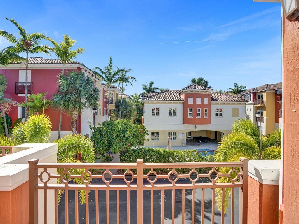 1505 Coastal Bay Boulevard