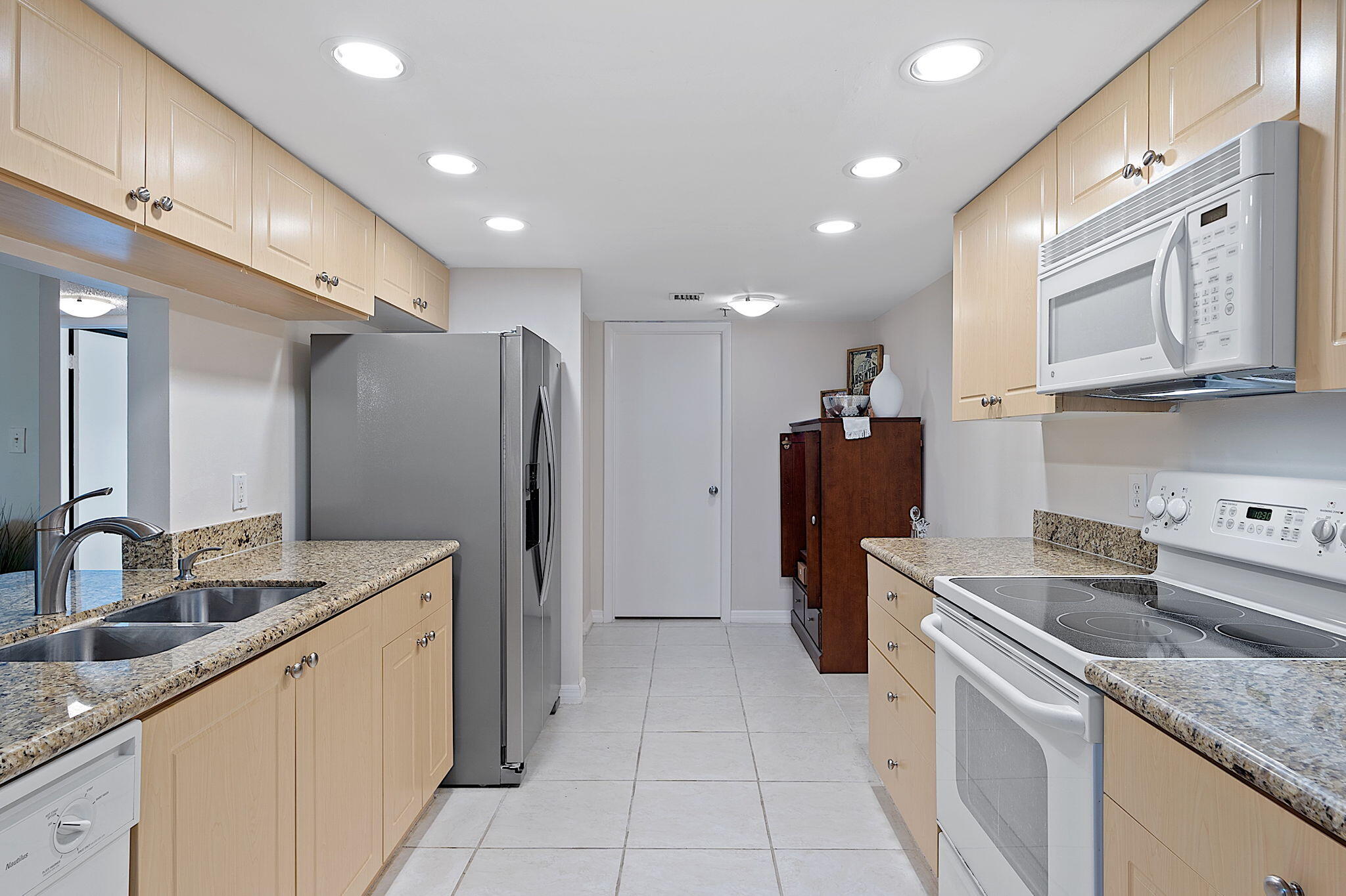 950 Lavers Circle Apt F-205