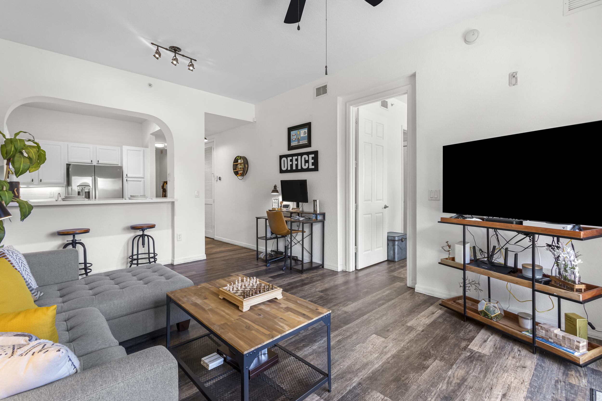 3600 Oaks Clubhouse Drive 108