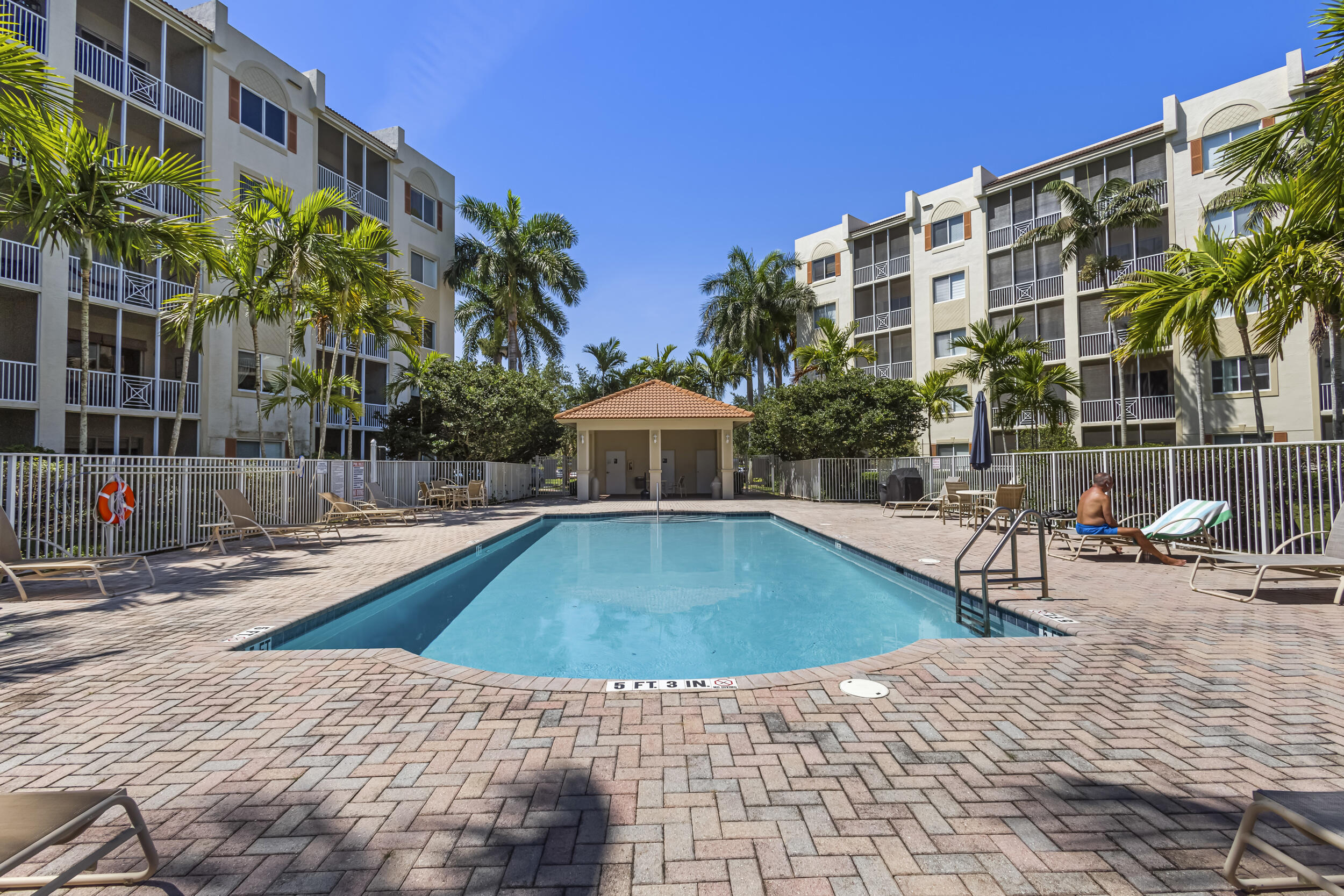3600 Oaks Clubhouse Drive 108