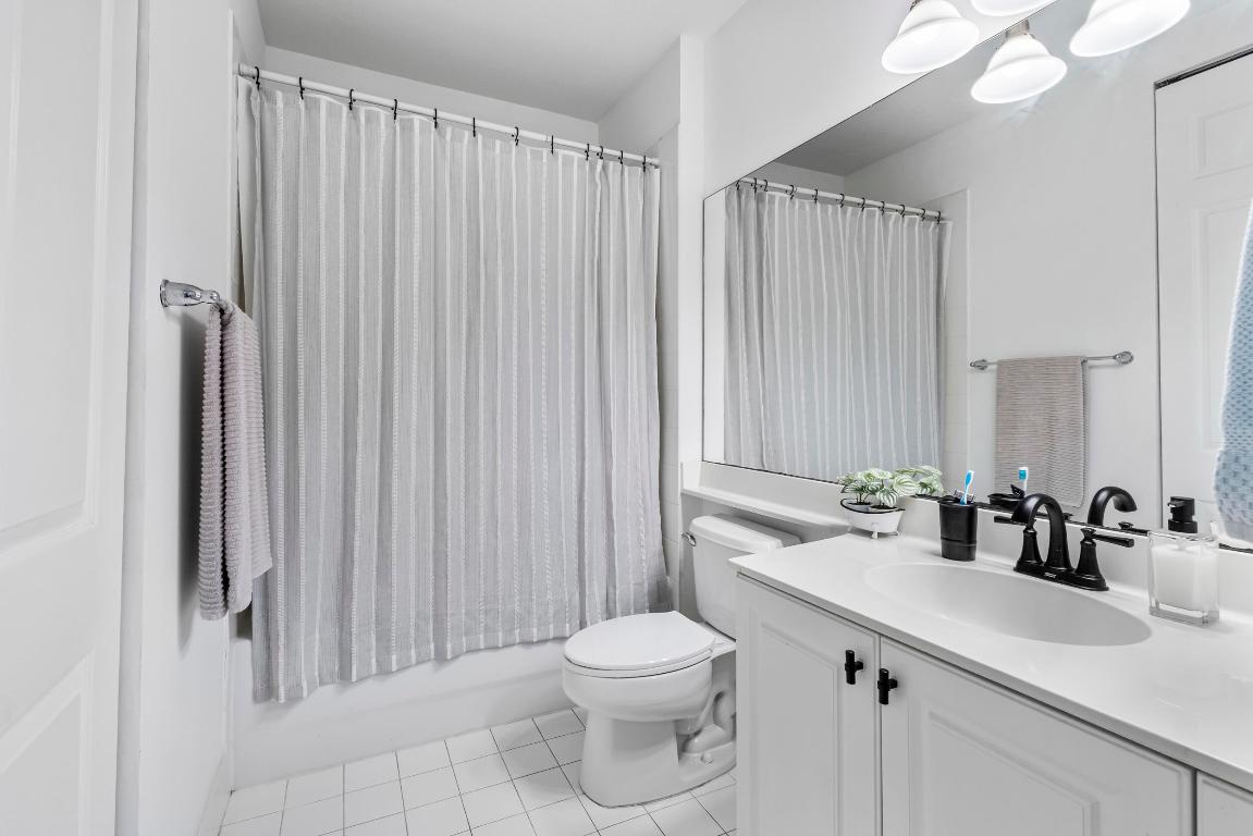 3600 Oaks Clubhouse Drive 108