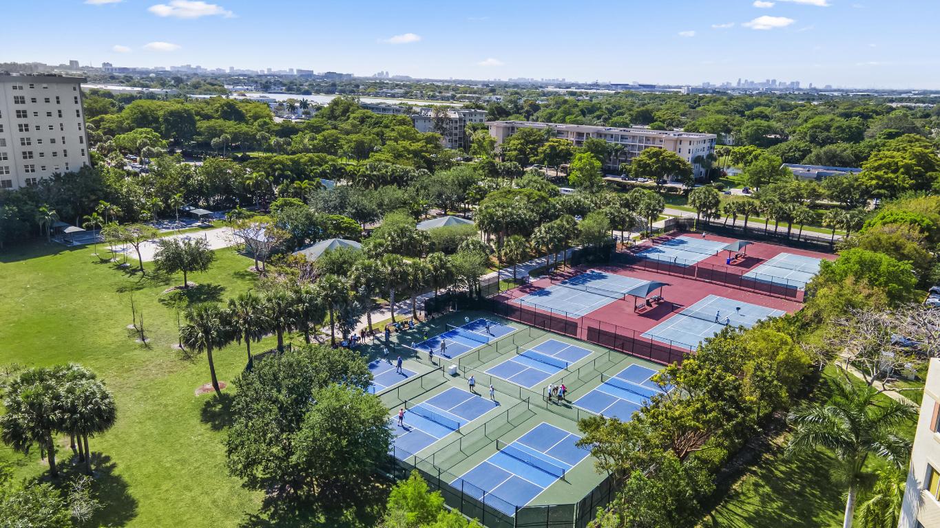 3600 Oaks Clubhouse Drive 108