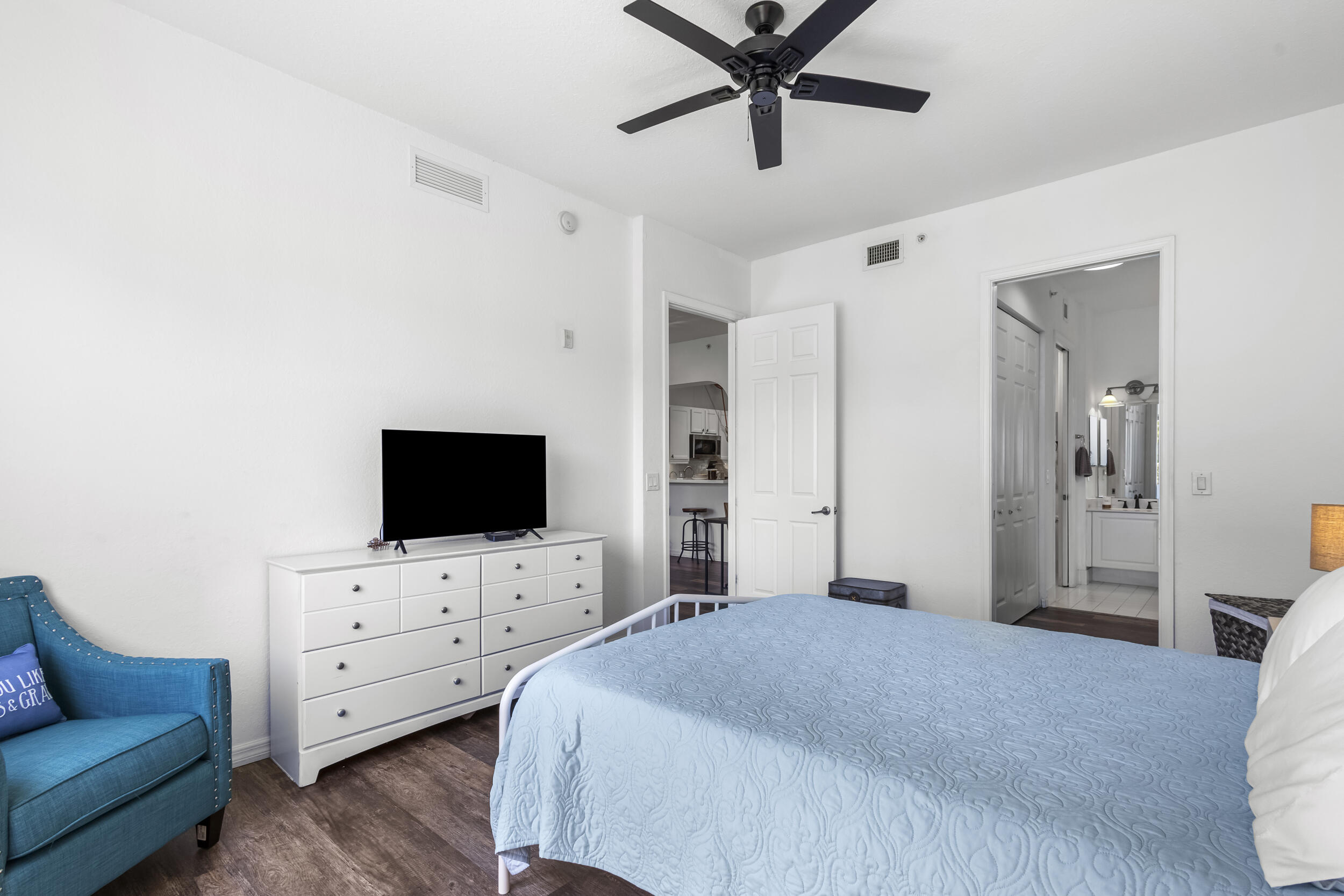 3600 Oaks Clubhouse Drive 108