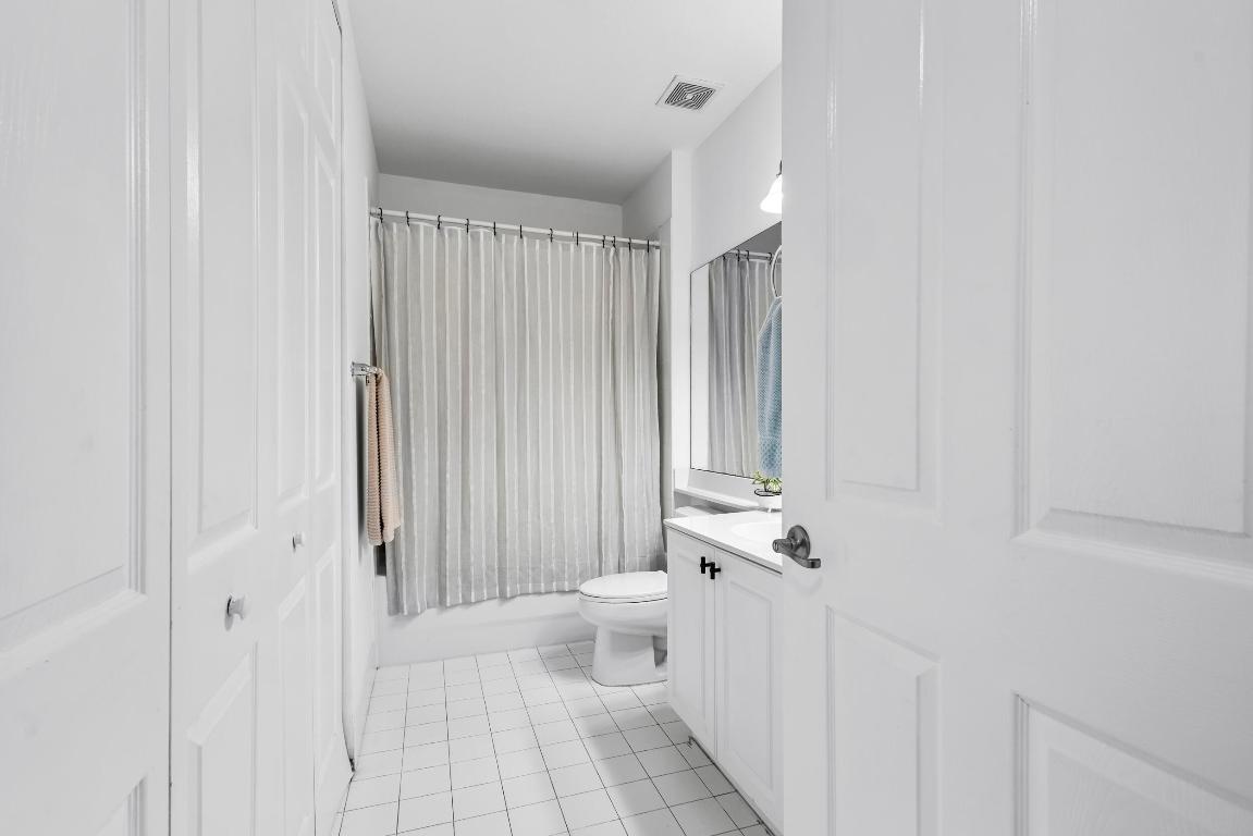 3600 Oaks Clubhouse Drive 108