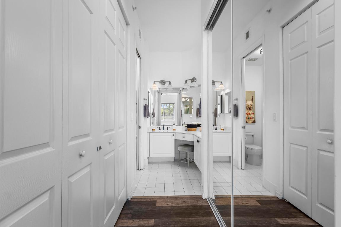 3600 Oaks Clubhouse Drive 108