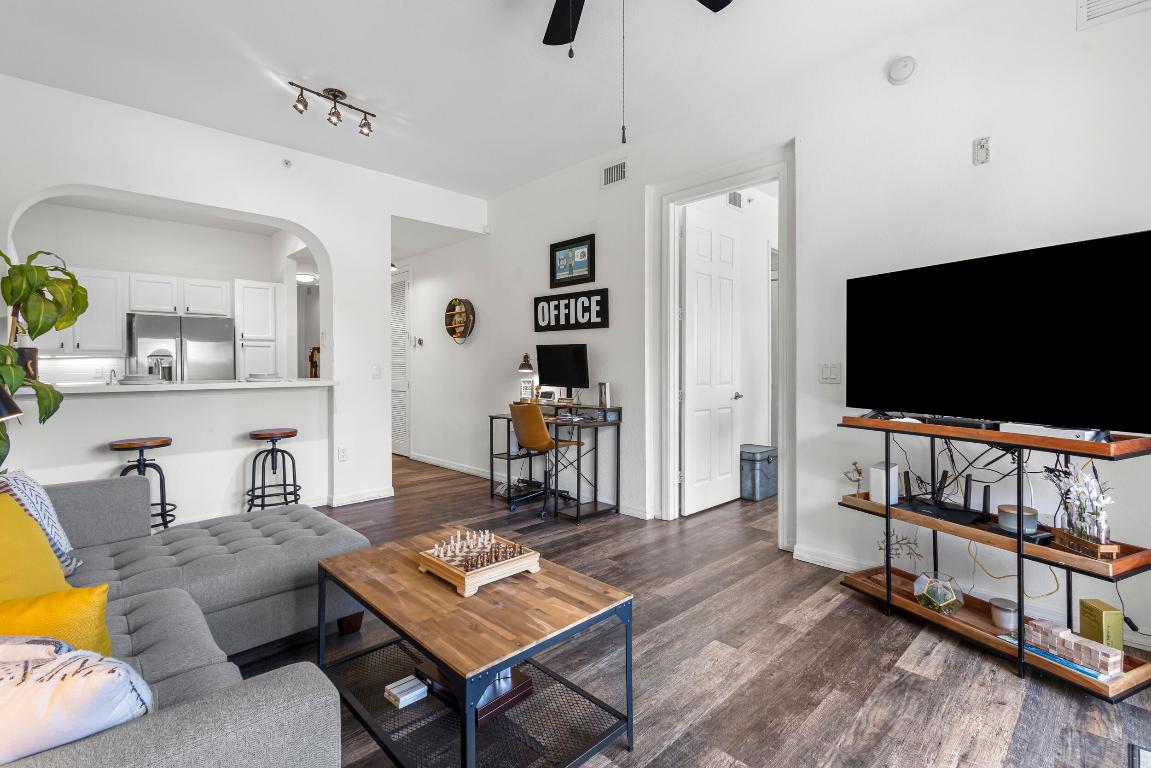 3600 Oaks Clubhouse Drive 108