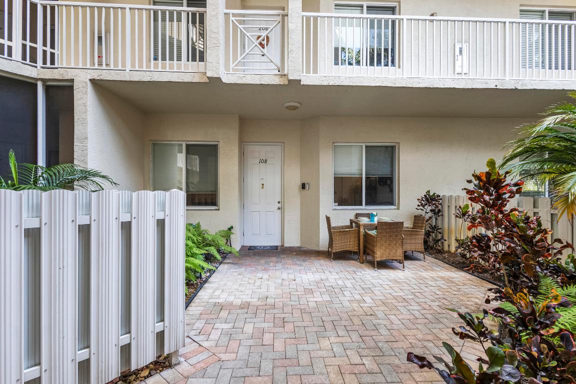 3600 Oaks Clubhouse Drive 108