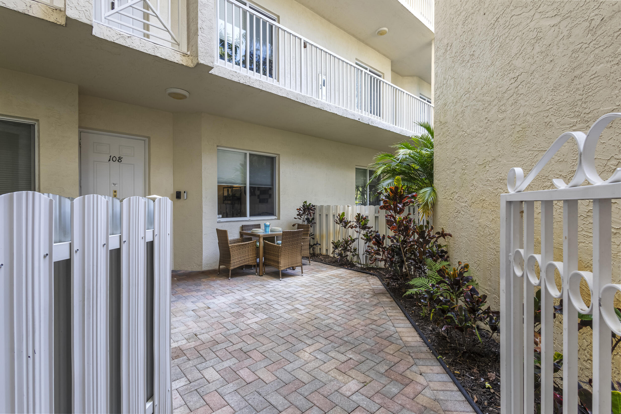 3600 Oaks Clubhouse Drive 108