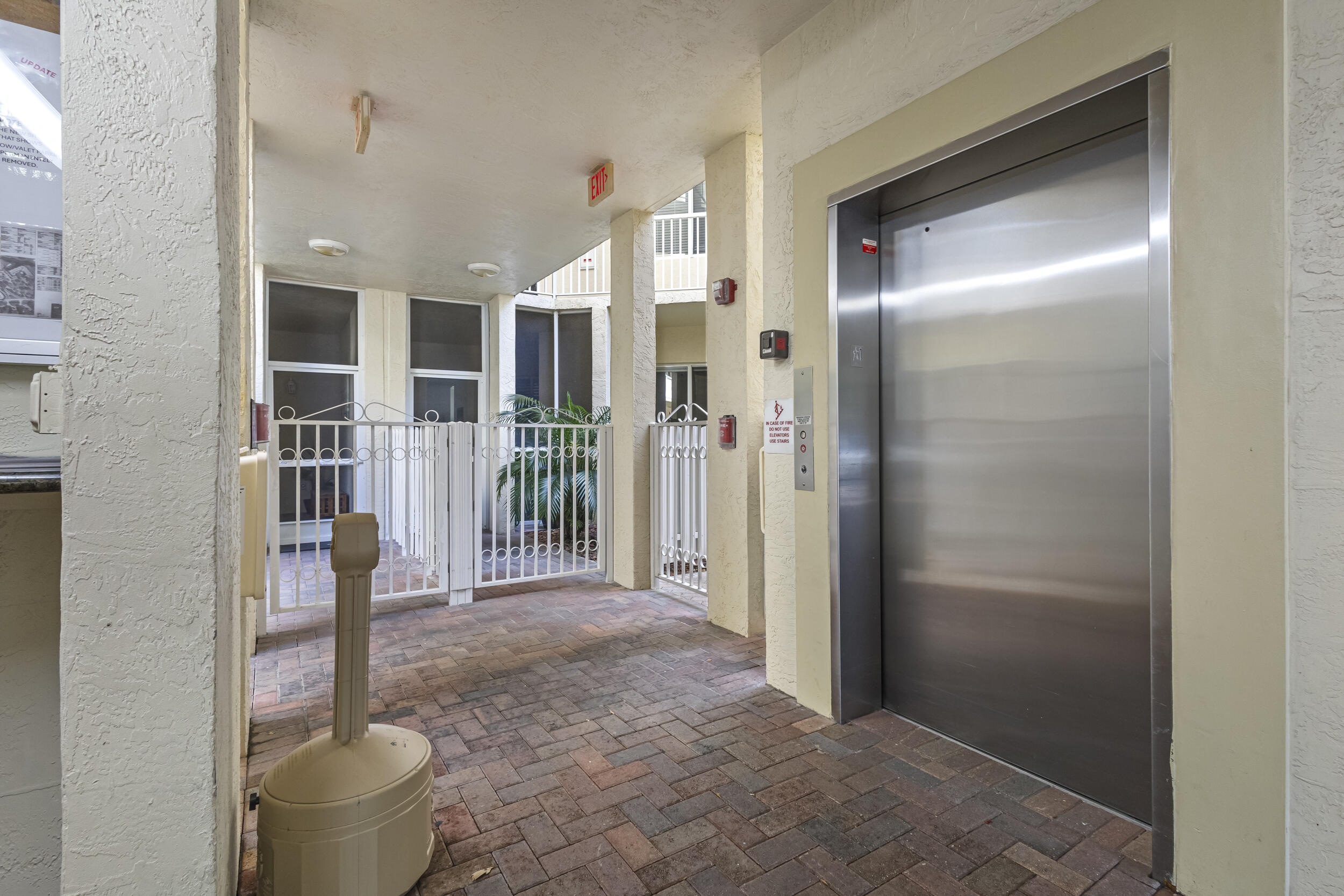 3600 Oaks Clubhouse Drive 108