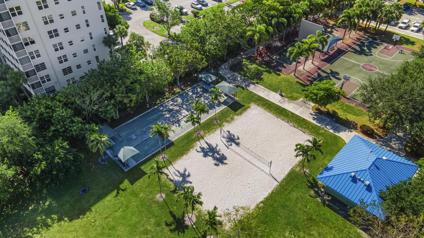 3600 Oaks Clubhouse Drive 108