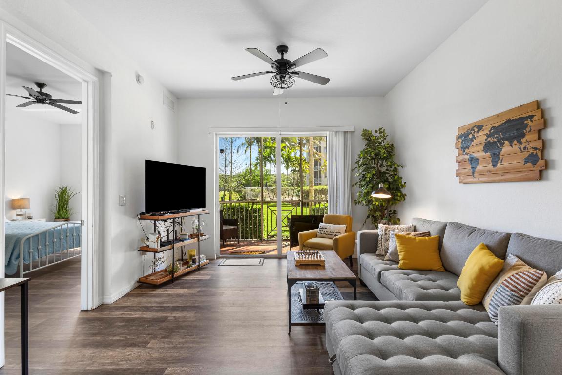 3600 Oaks Clubhouse Drive 108