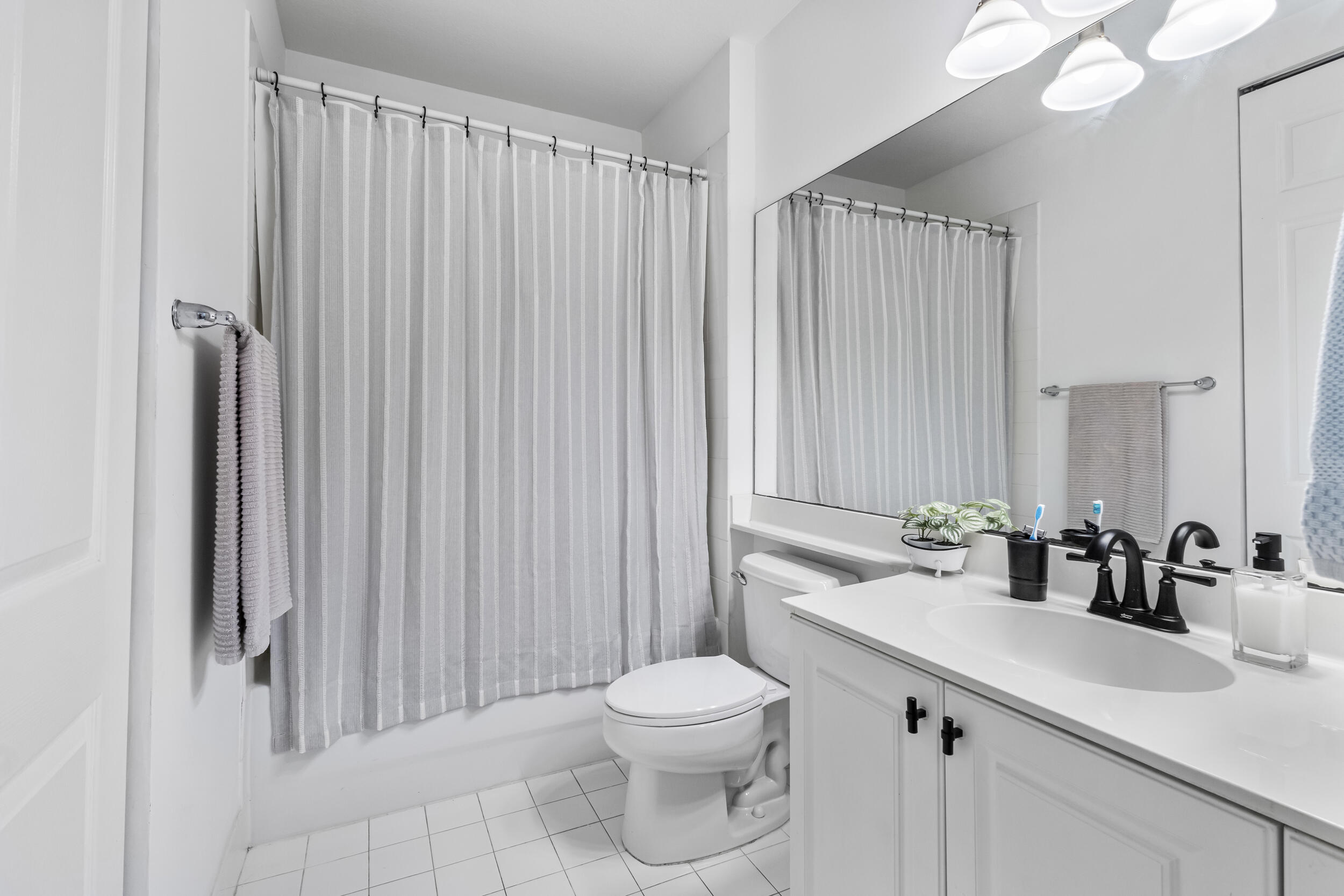 3600 Oaks Clubhouse Drive 108