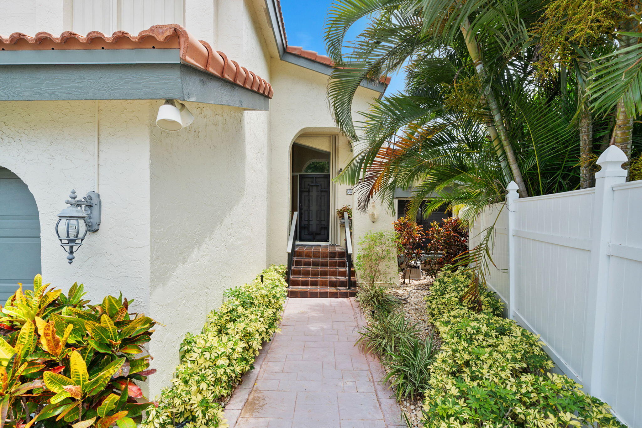 5625 Lakeview Mews Court