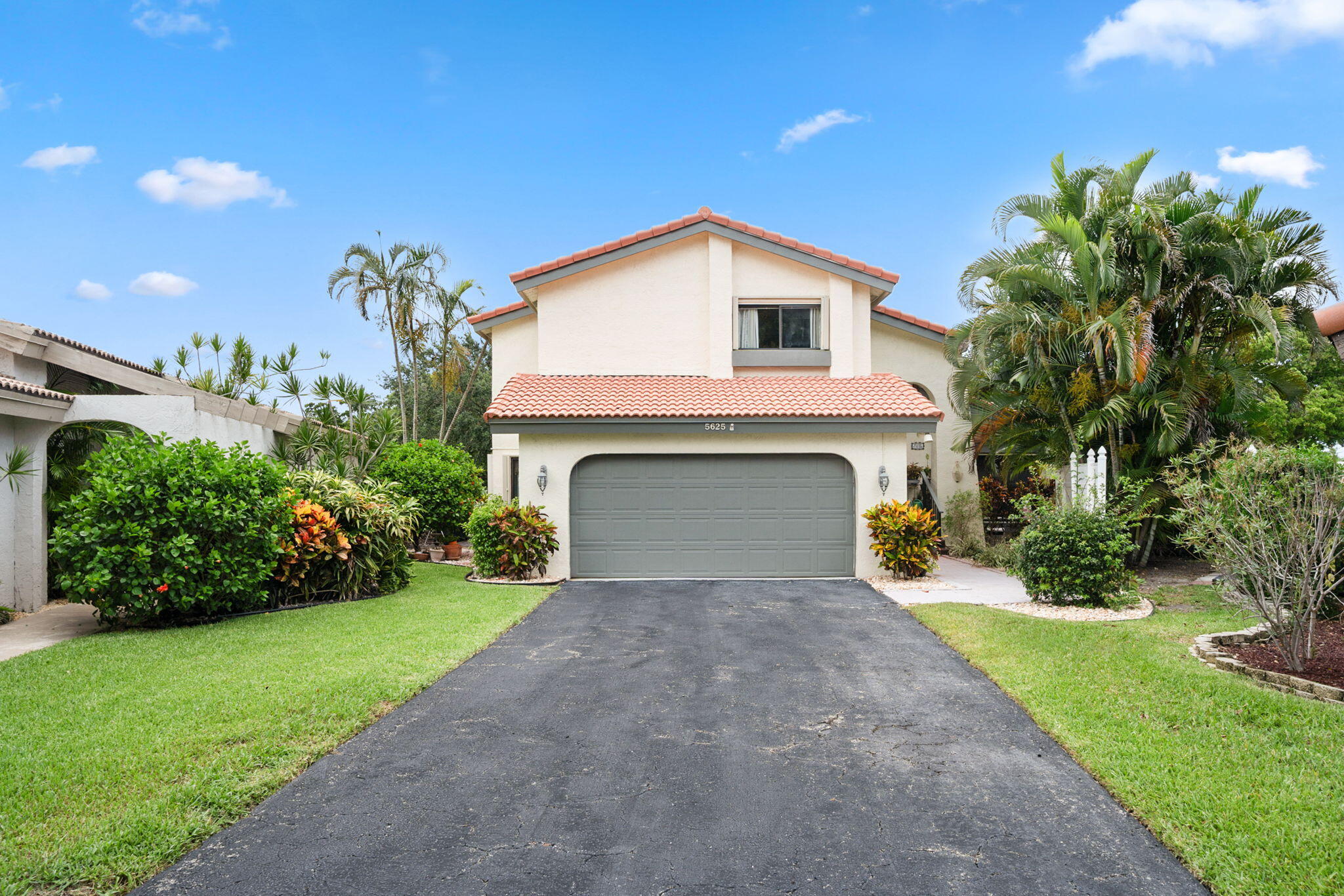 5625 Lakeview Mews Court