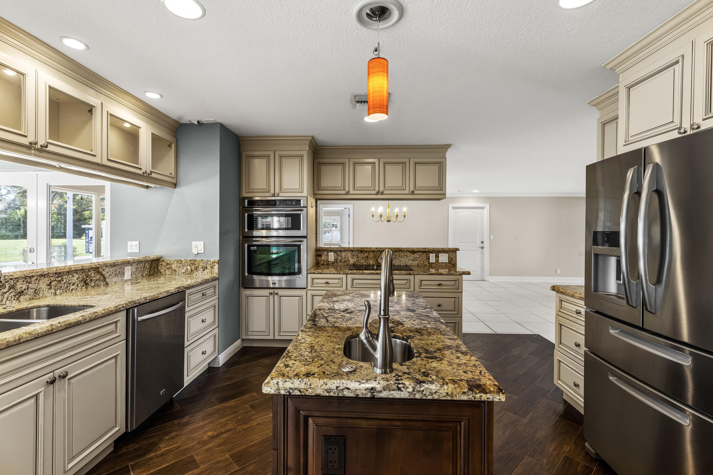 3210 Lakeview Drive