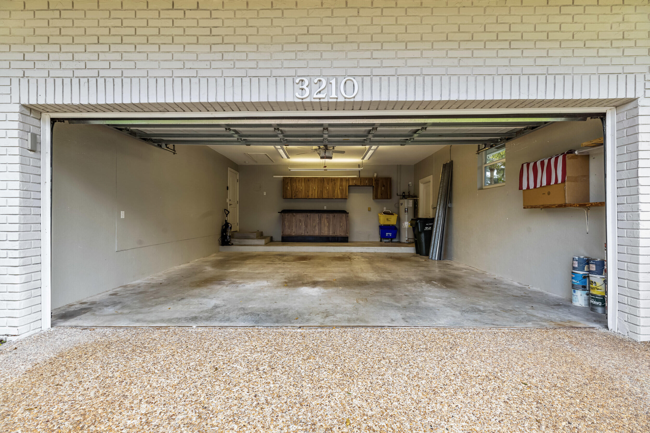 3210 Lakeview Drive