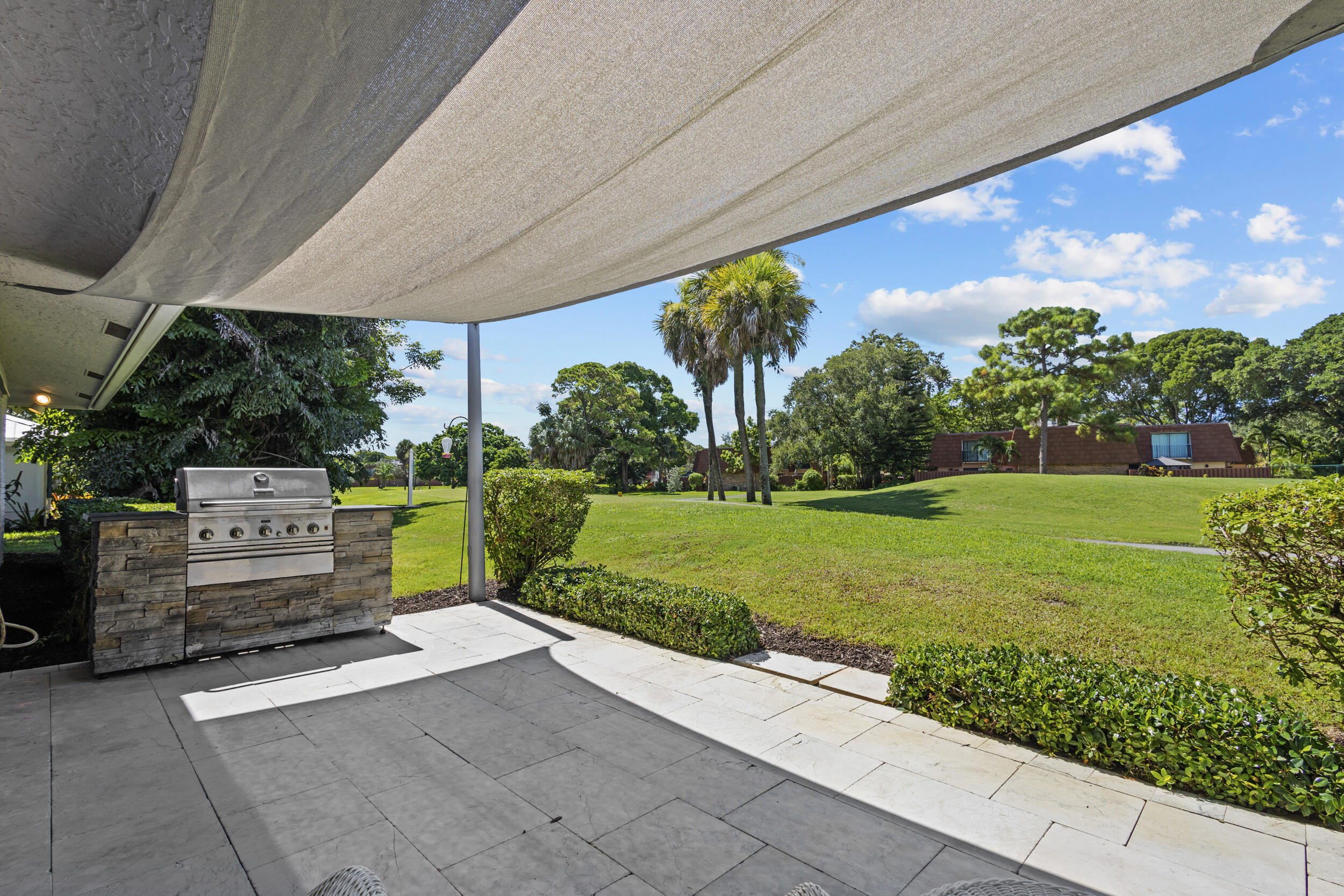 3210 Lakeview Drive