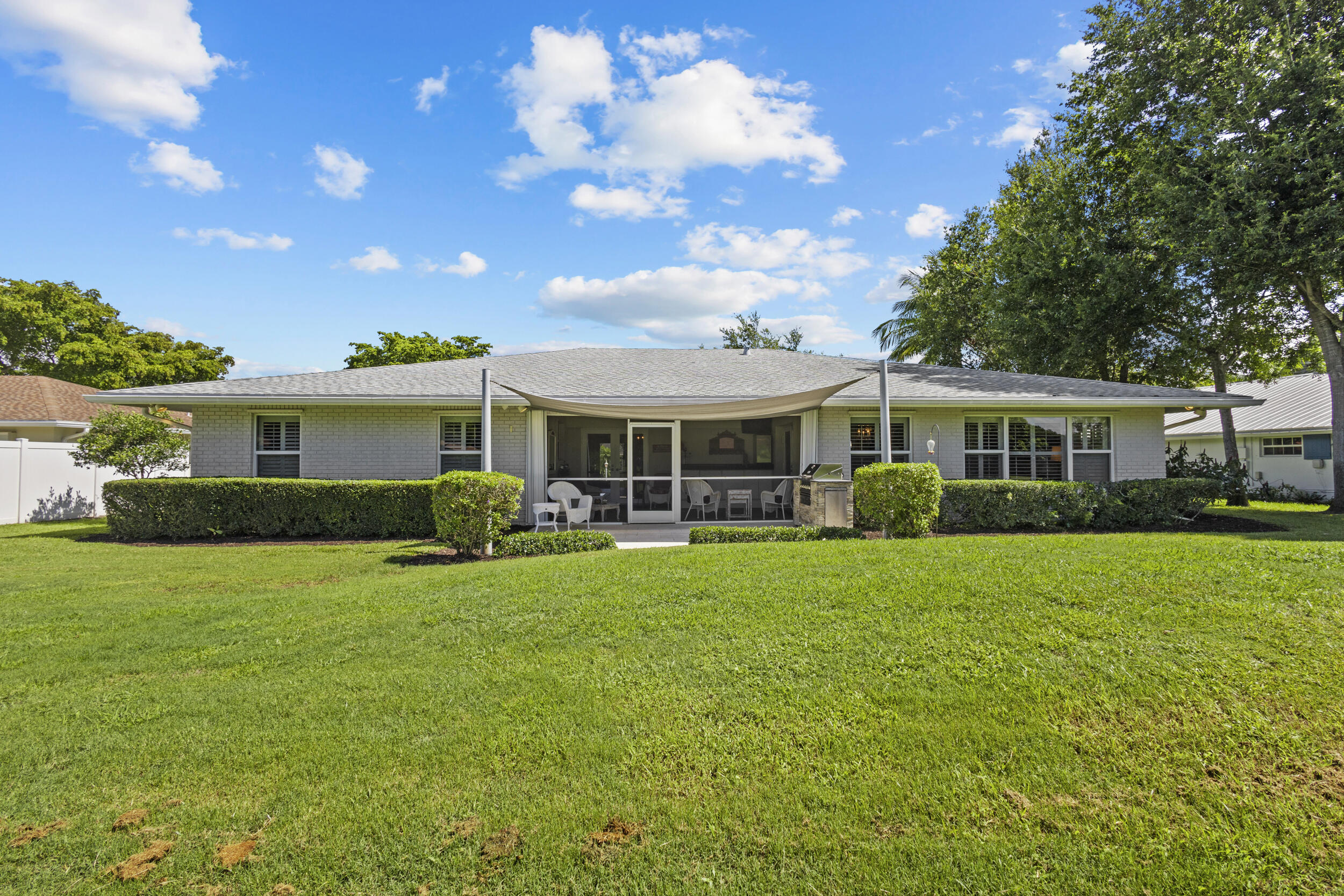 3210 Lakeview Drive