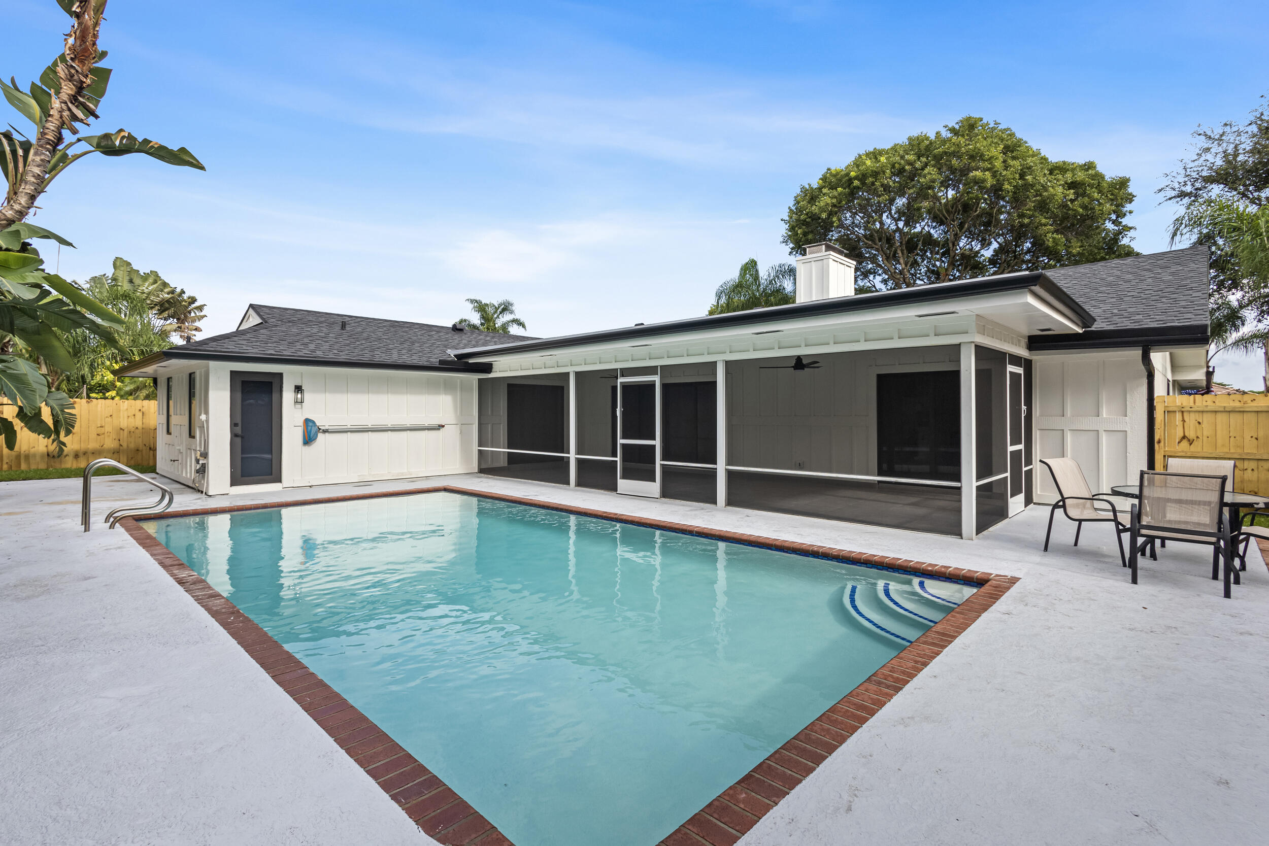 3296 Lakeview Drive