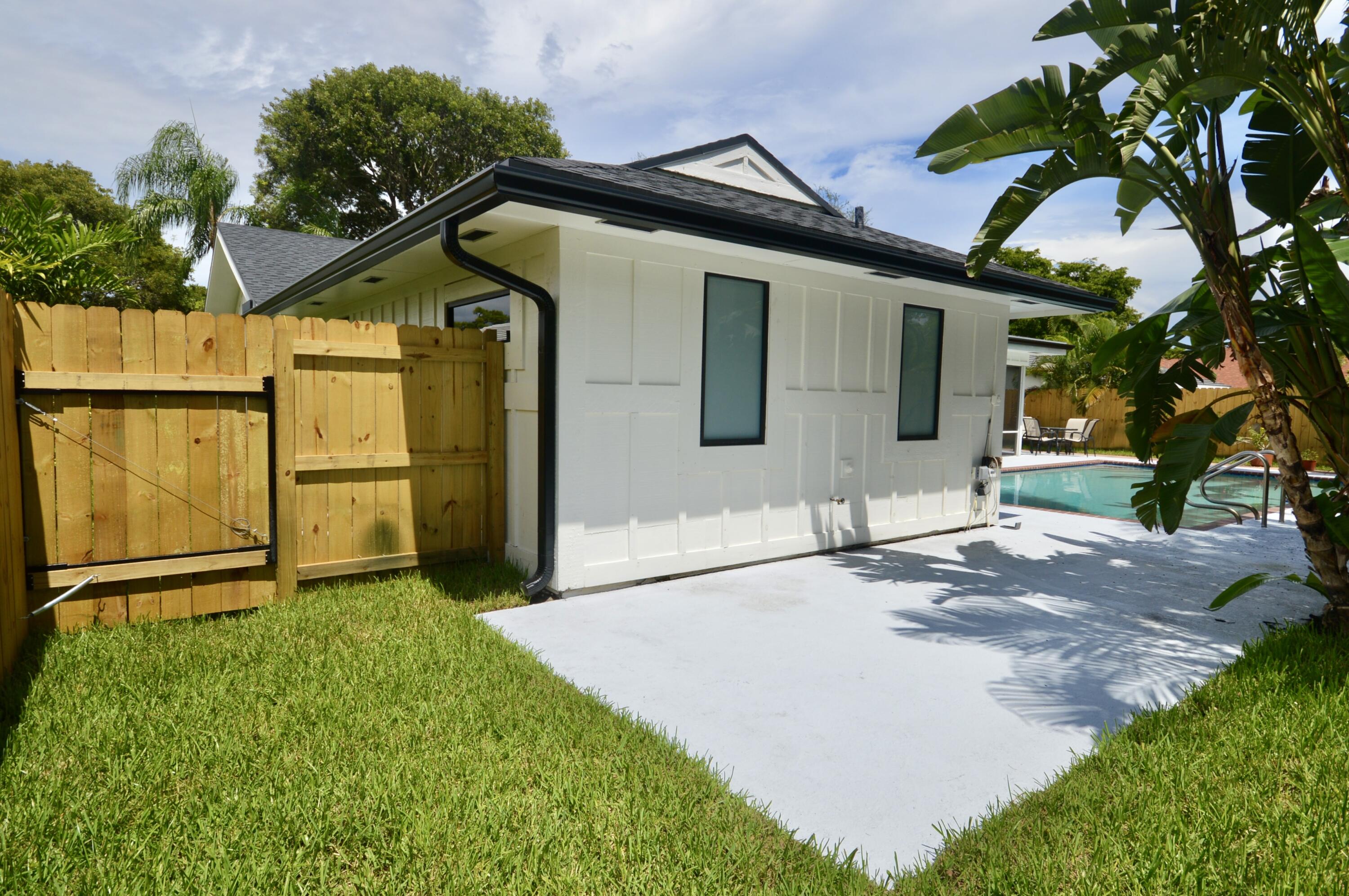 3296 Lakeview Drive