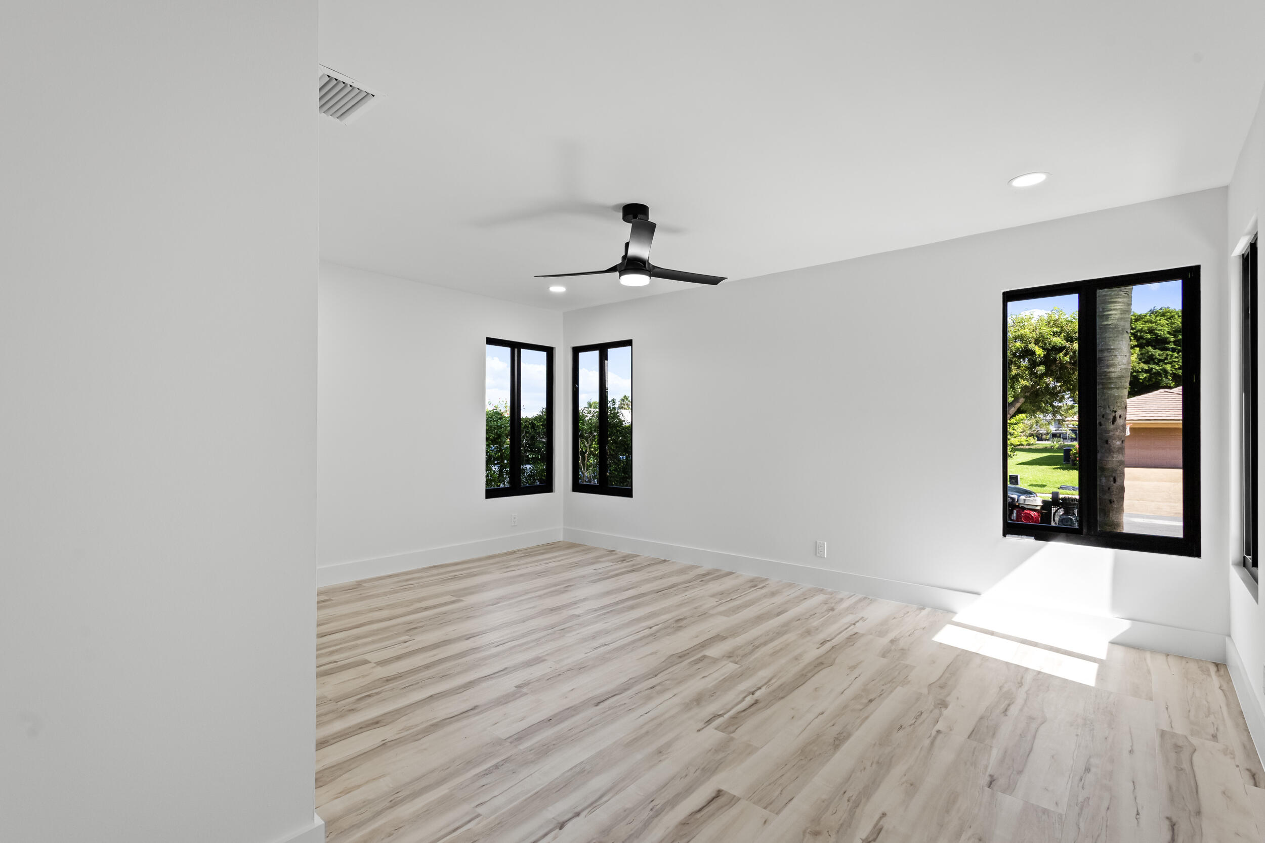 3296 Lakeview Drive