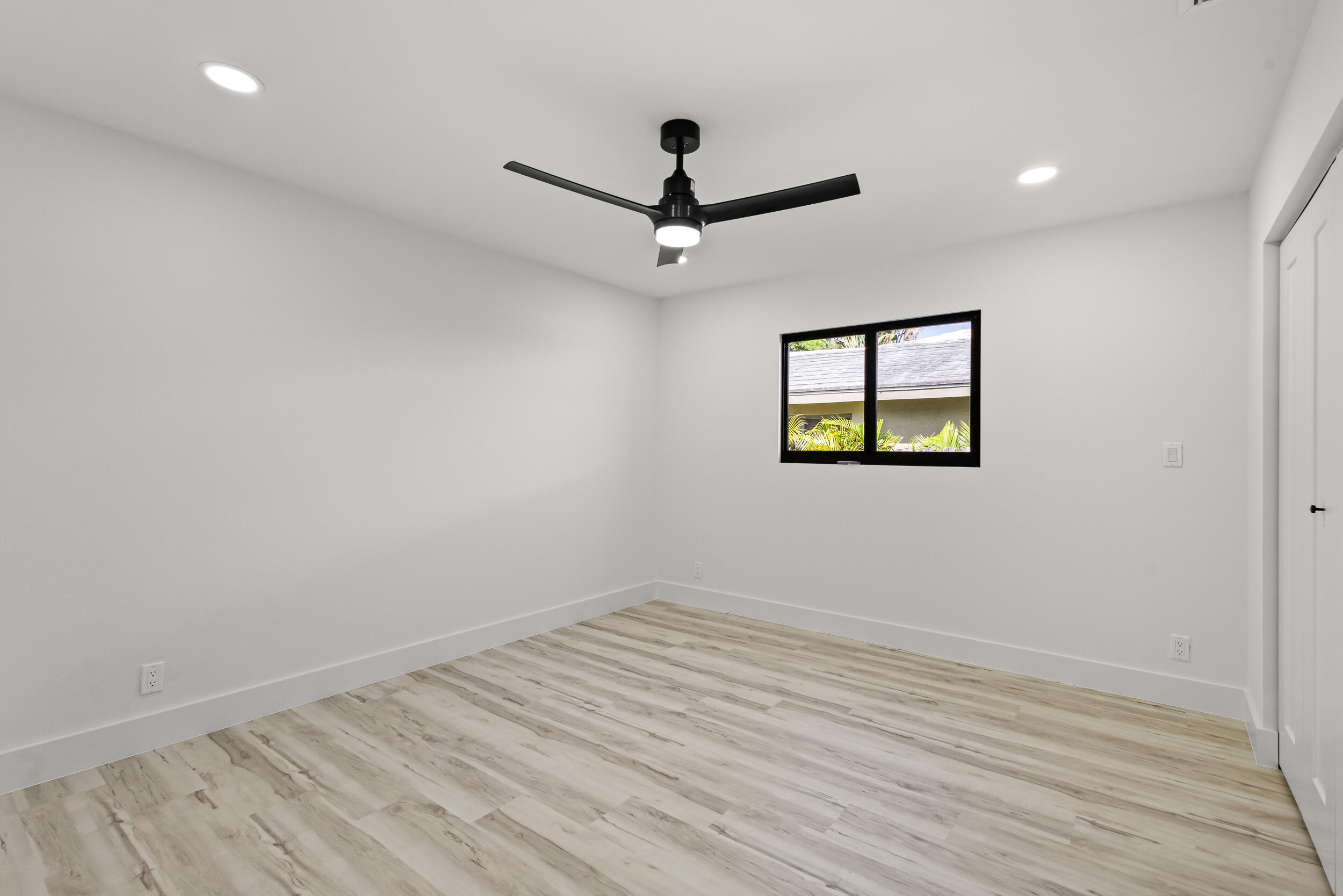 3296 Lakeview Drive