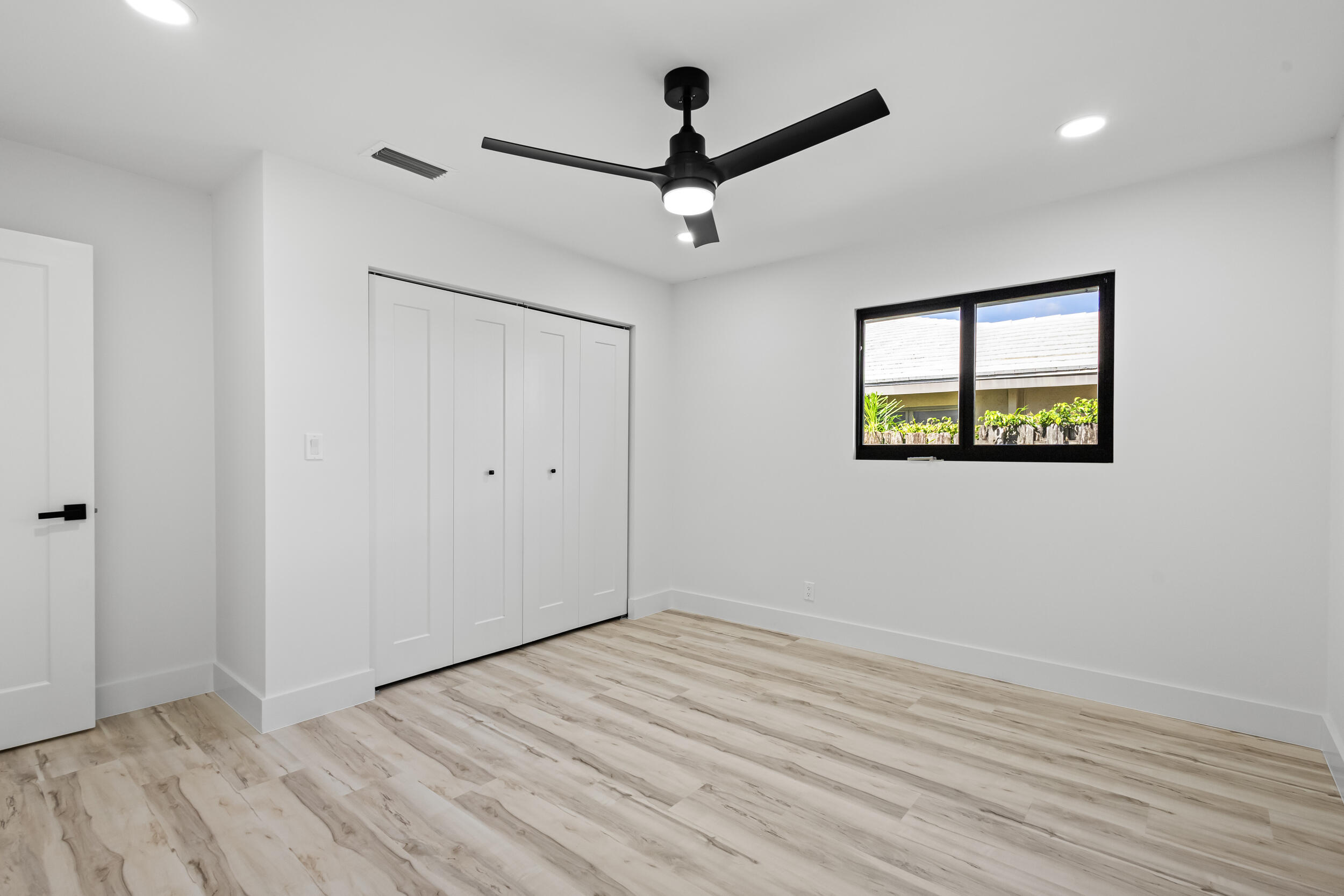 3296 Lakeview Drive