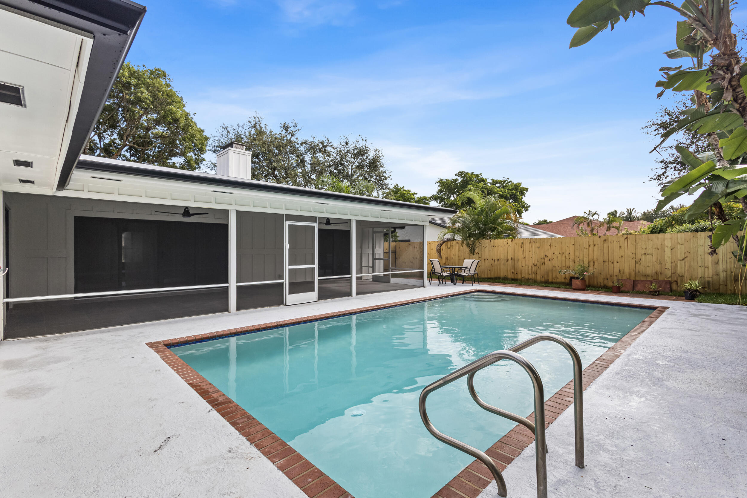 3296 Lakeview Drive