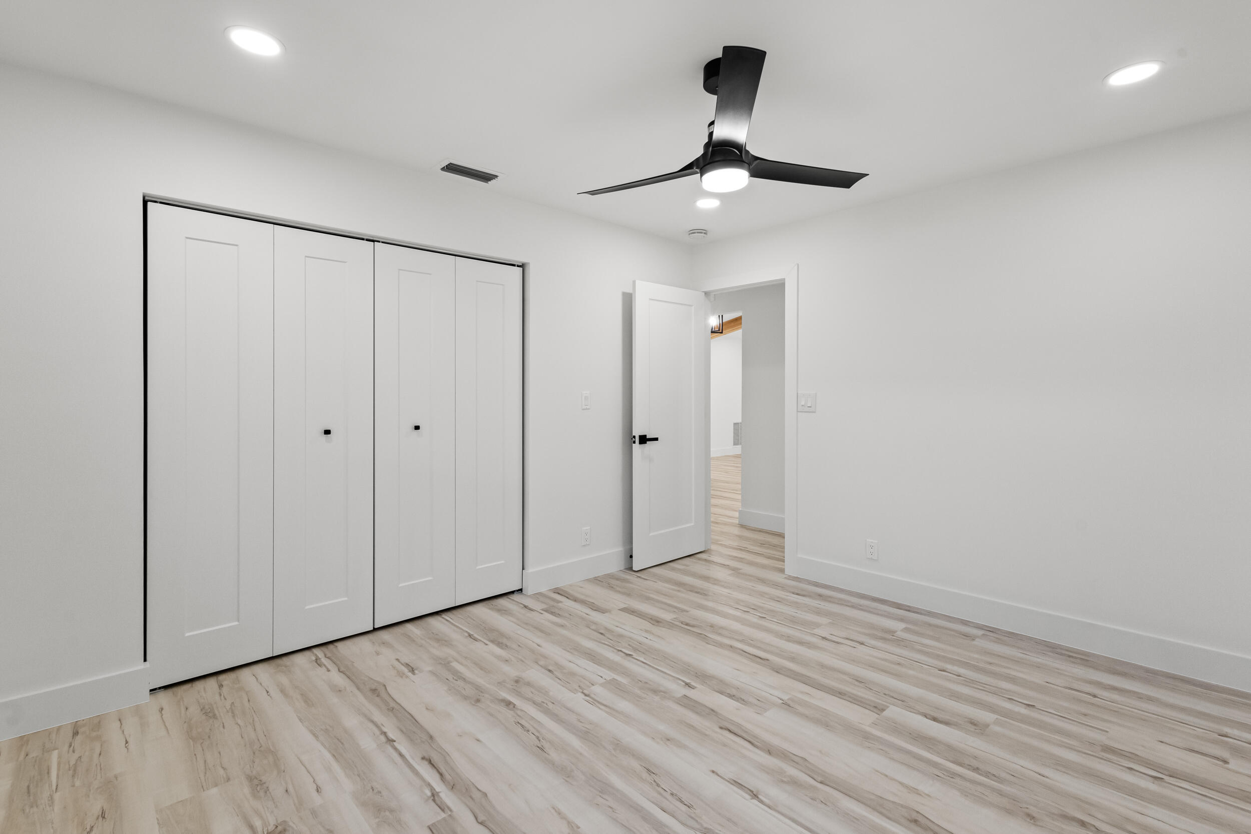 3296 Lakeview Drive