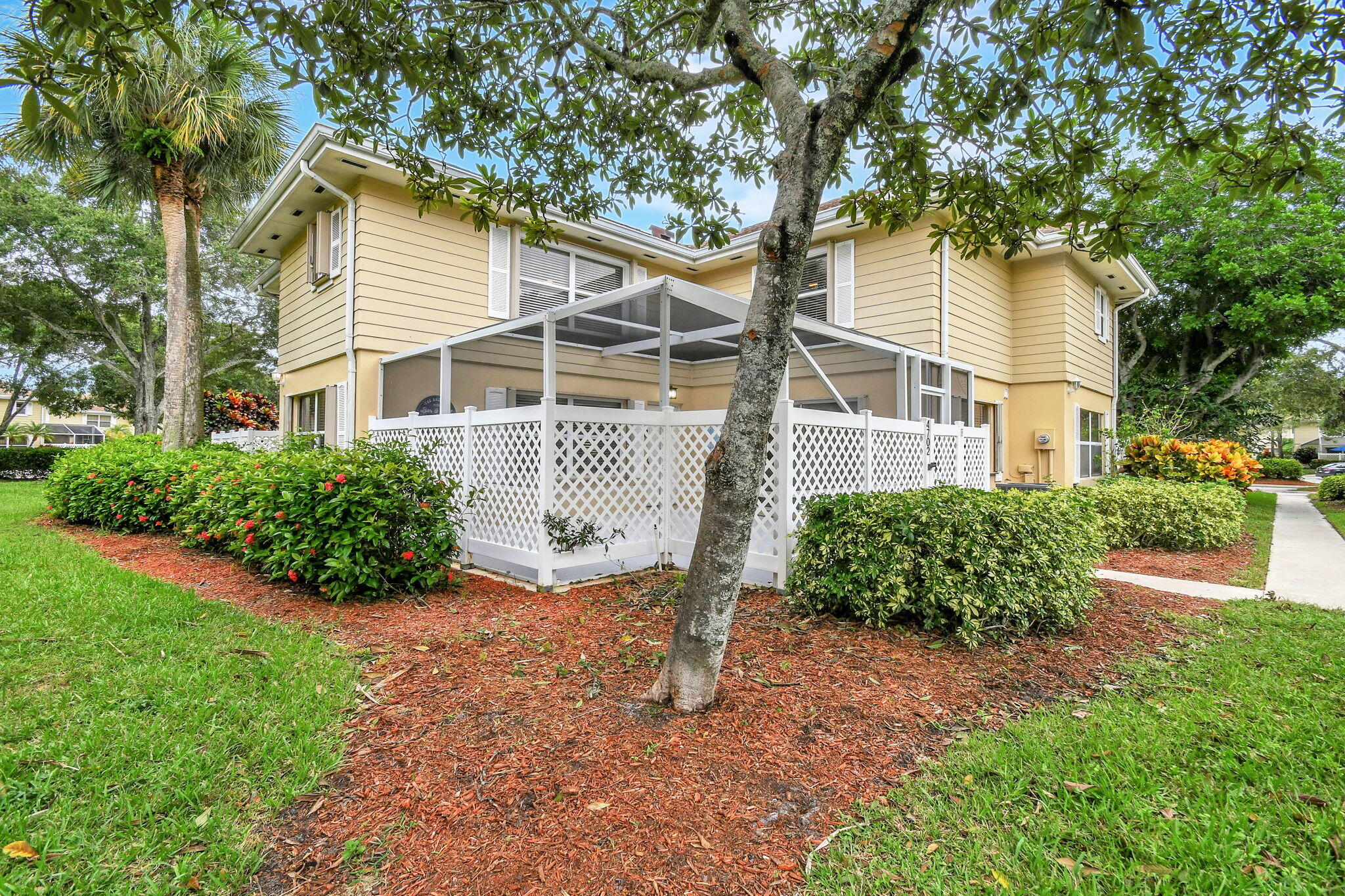 4702 Roxbury Court