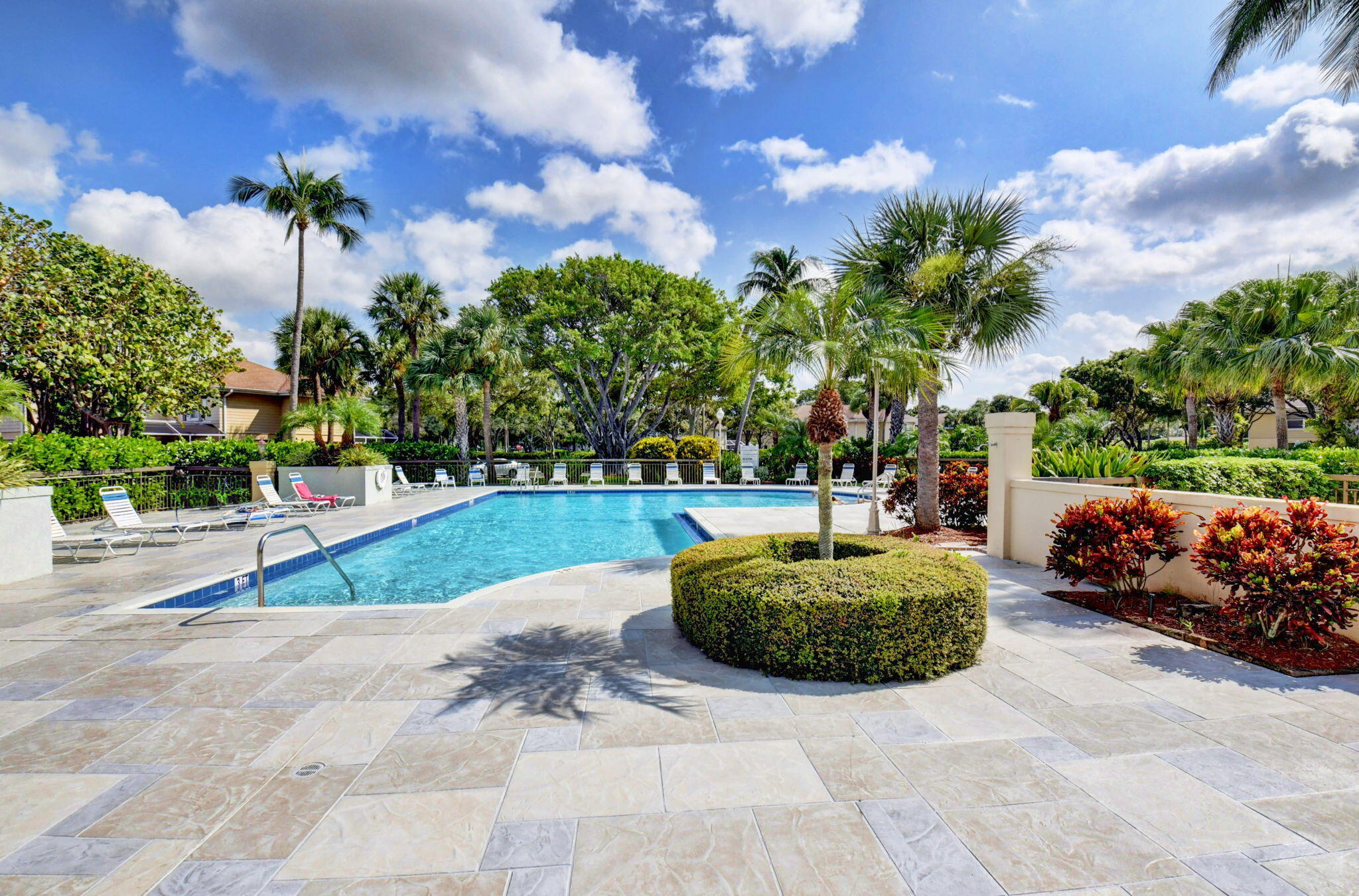4702 Roxbury Court