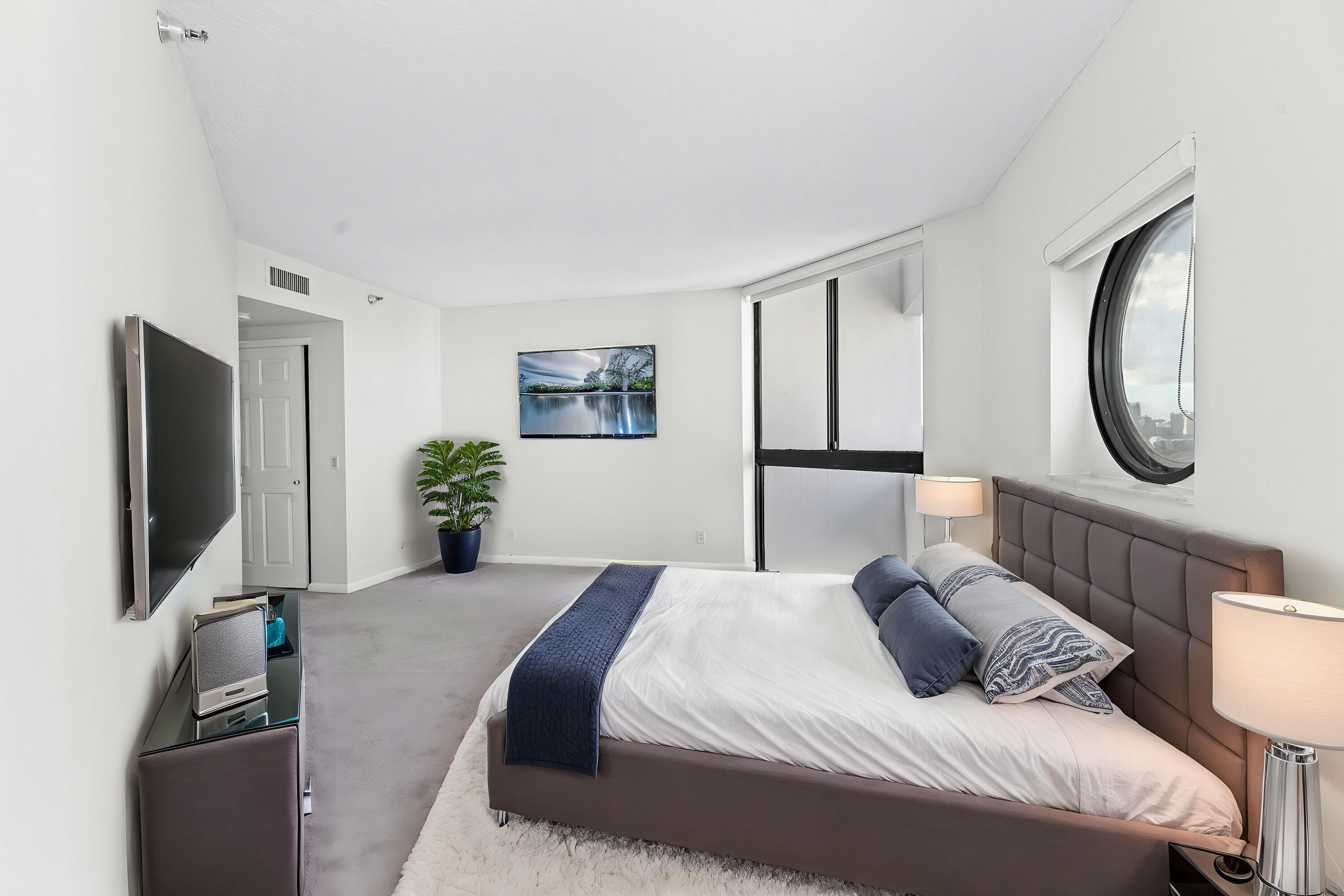 3610 Yacht Club Drive 1416