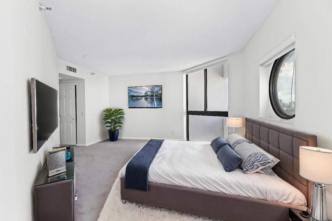 3610 Yacht Club Drive 1416