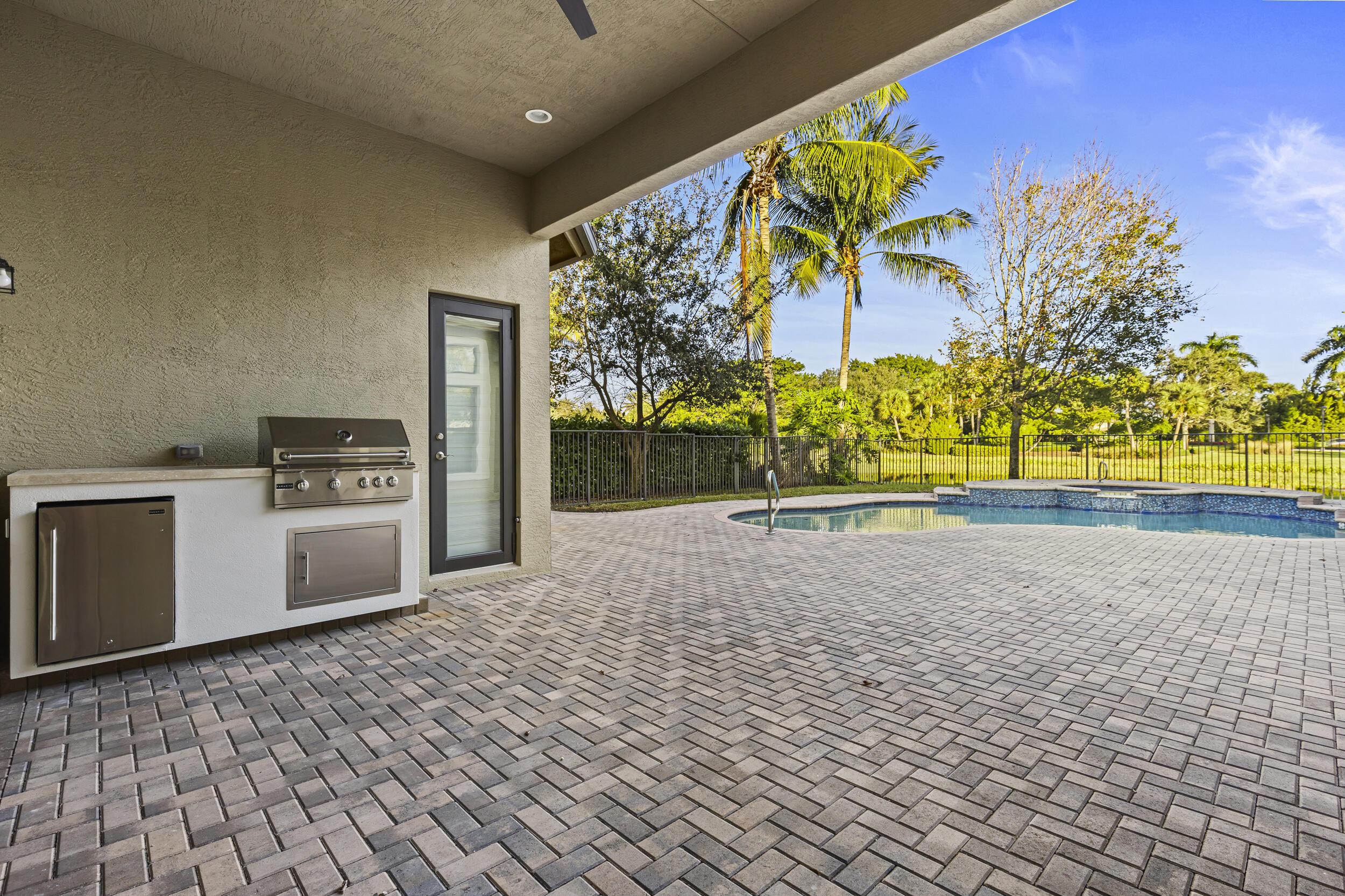 8769 Sydney Harbor Circle