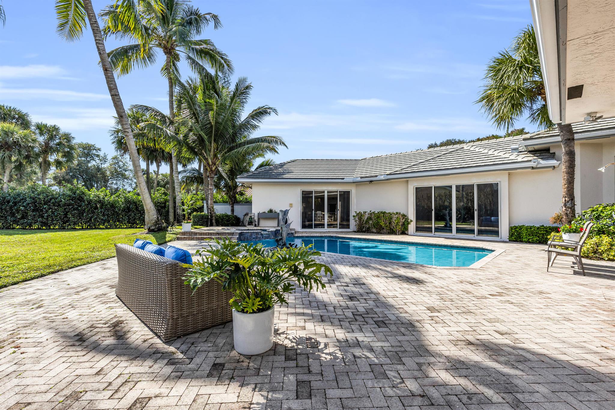 2375 Rabbit Hollowe Circle