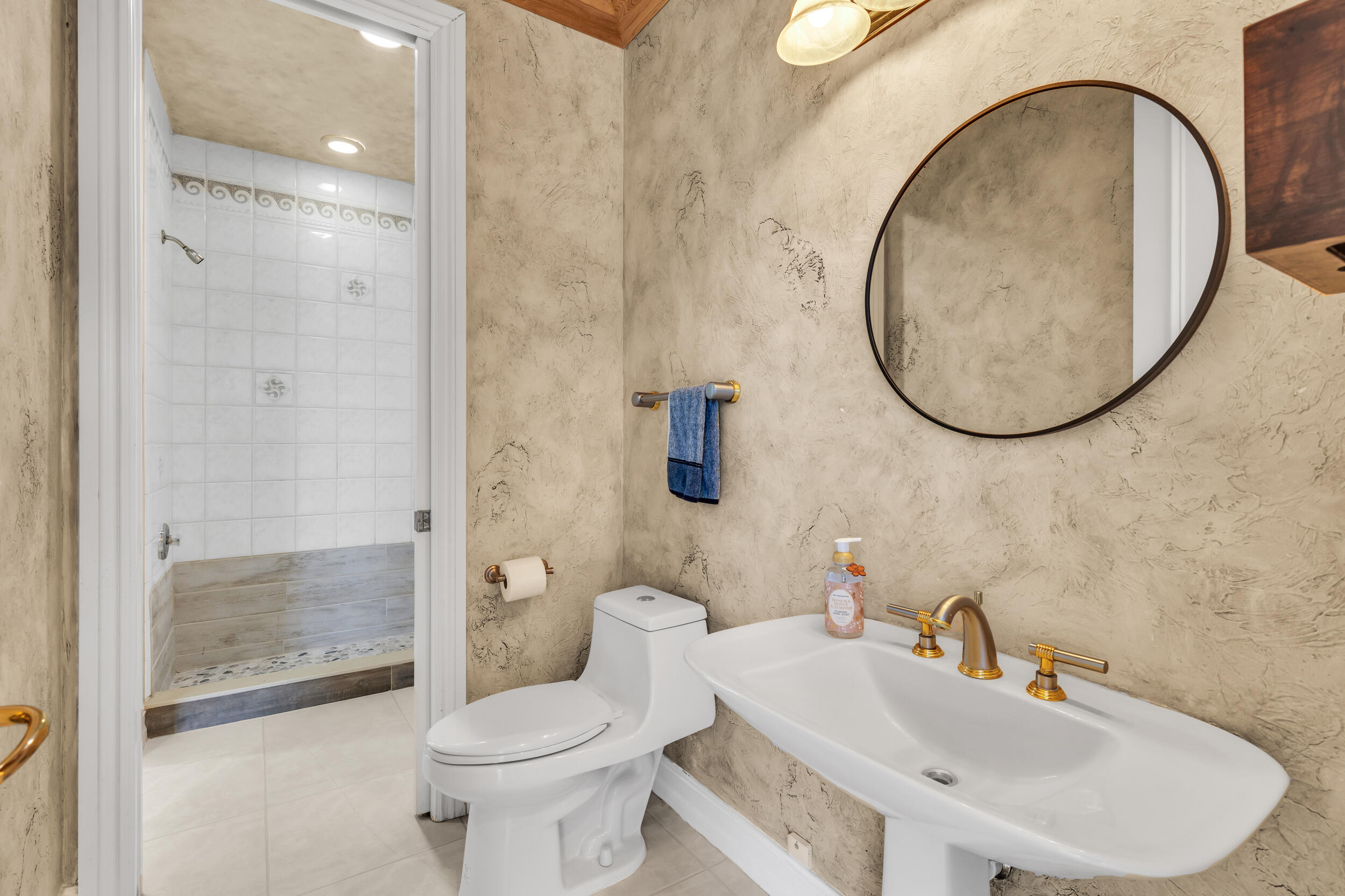 2375 Rabbit Hollowe Circle