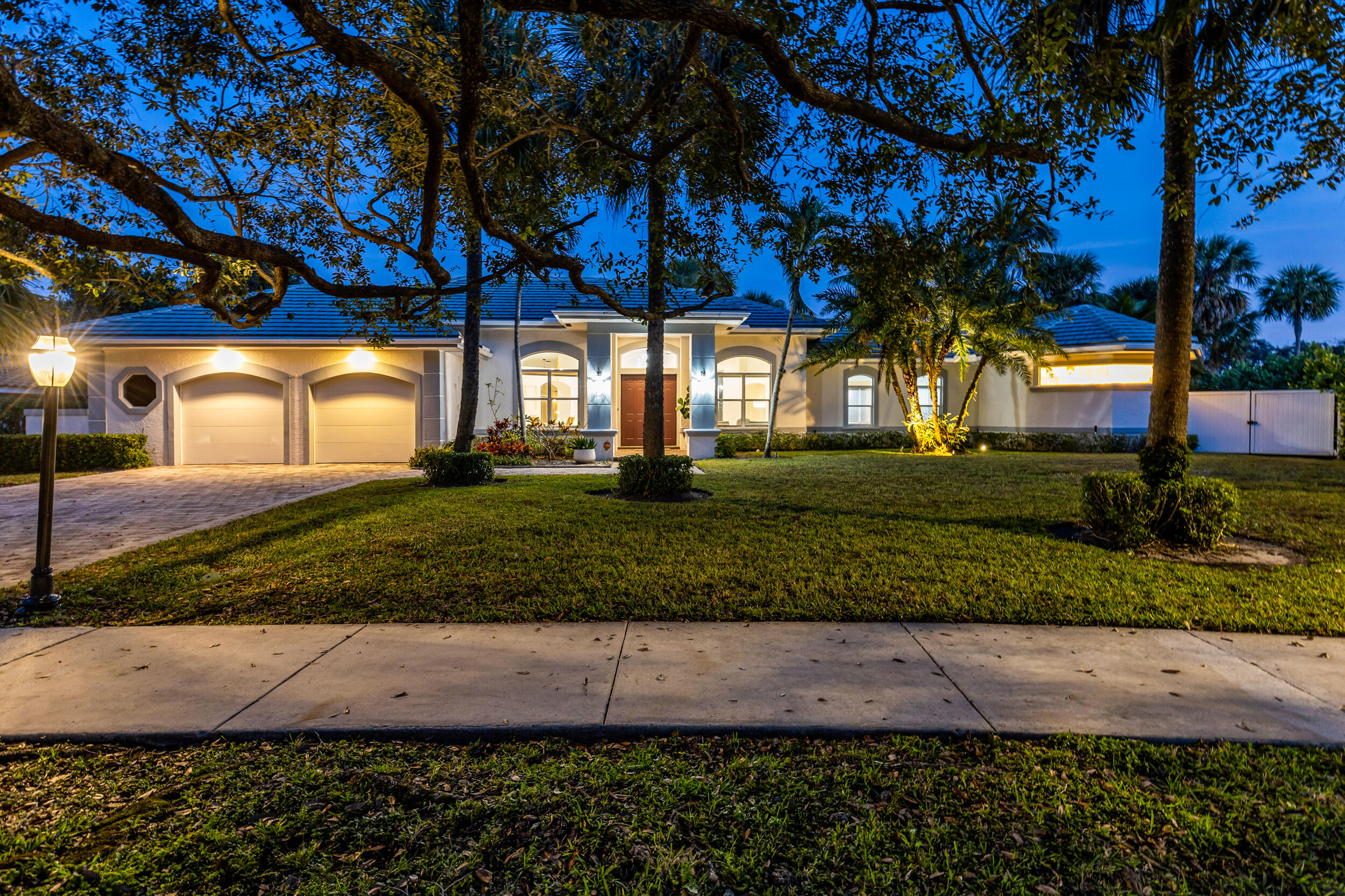 2375 Rabbit Hollowe Circle