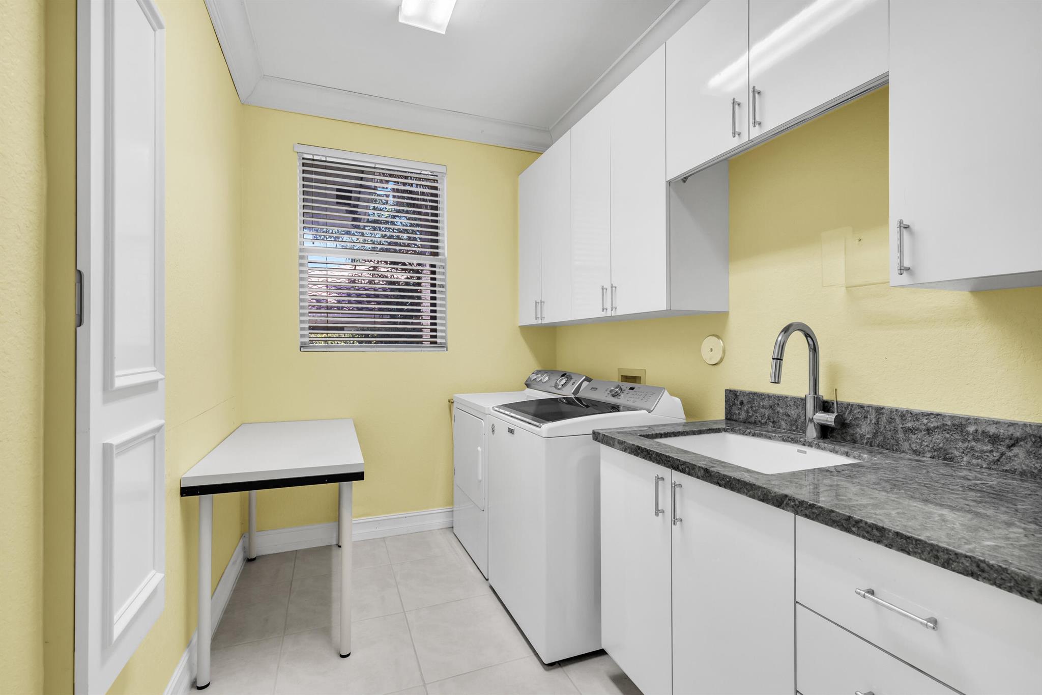 2375 Rabbit Hollowe Circle