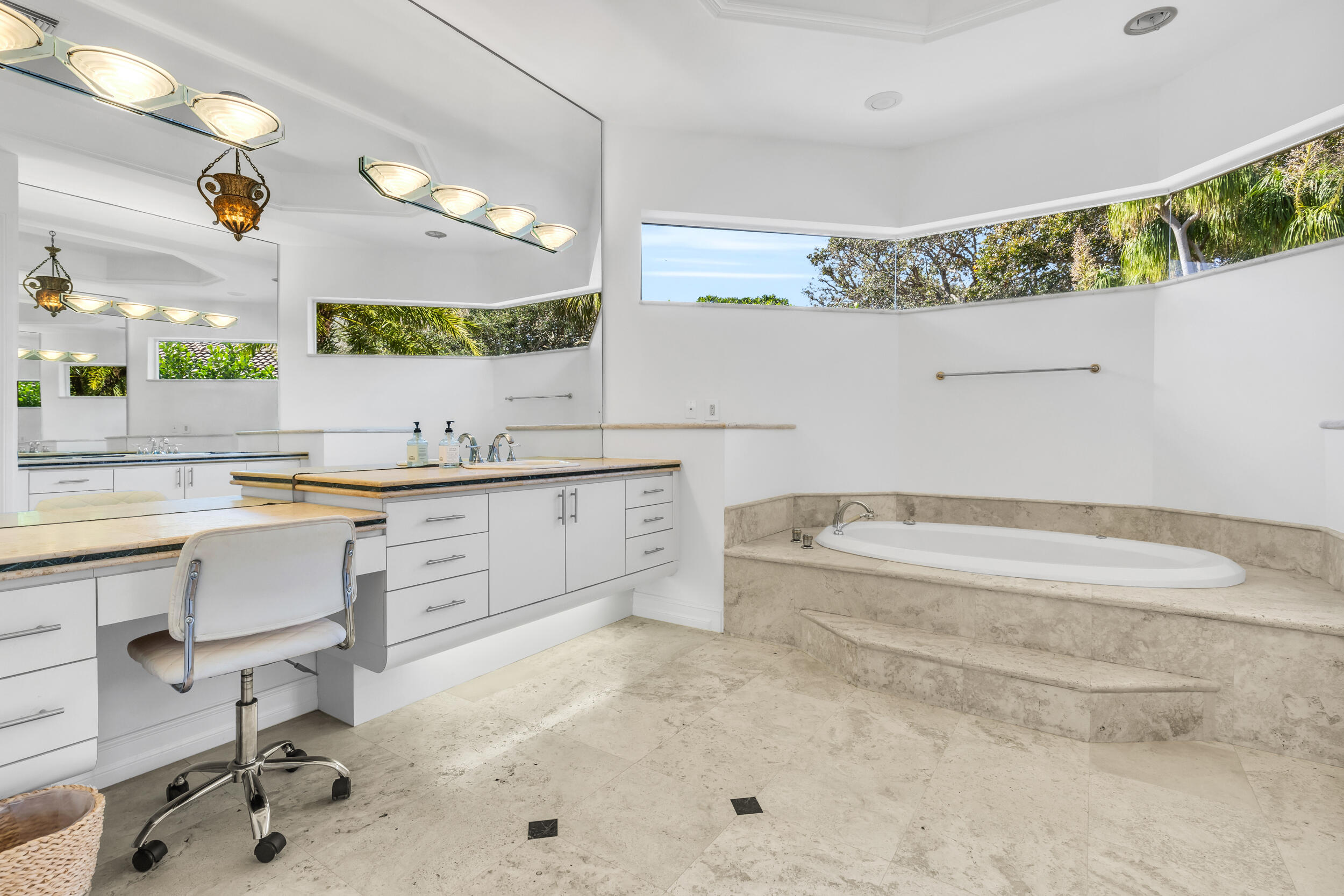 2375 Rabbit Hollowe Circle