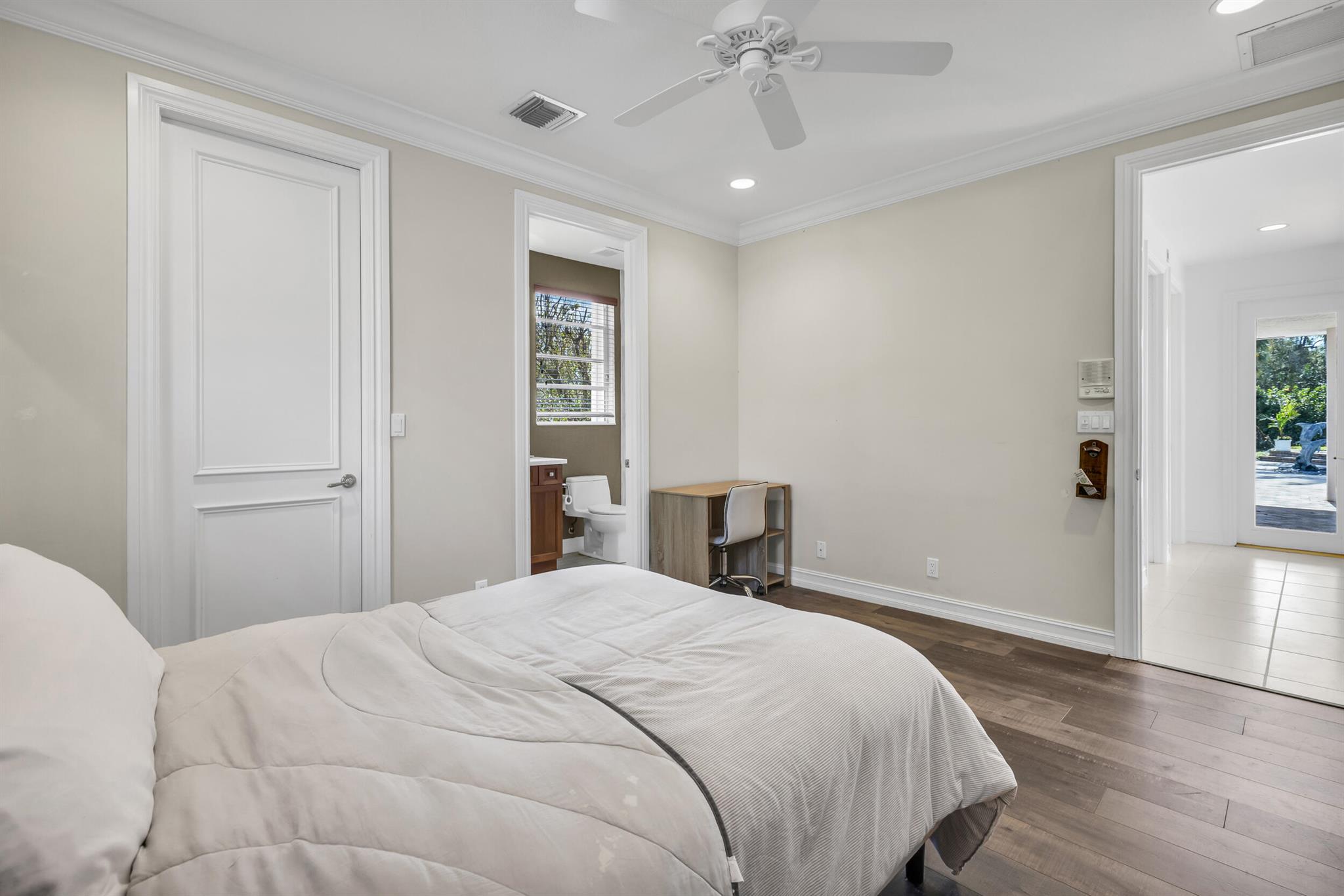 2375 Rabbit Hollowe Circle