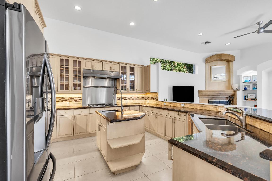 2375 Rabbit Hollowe Circle