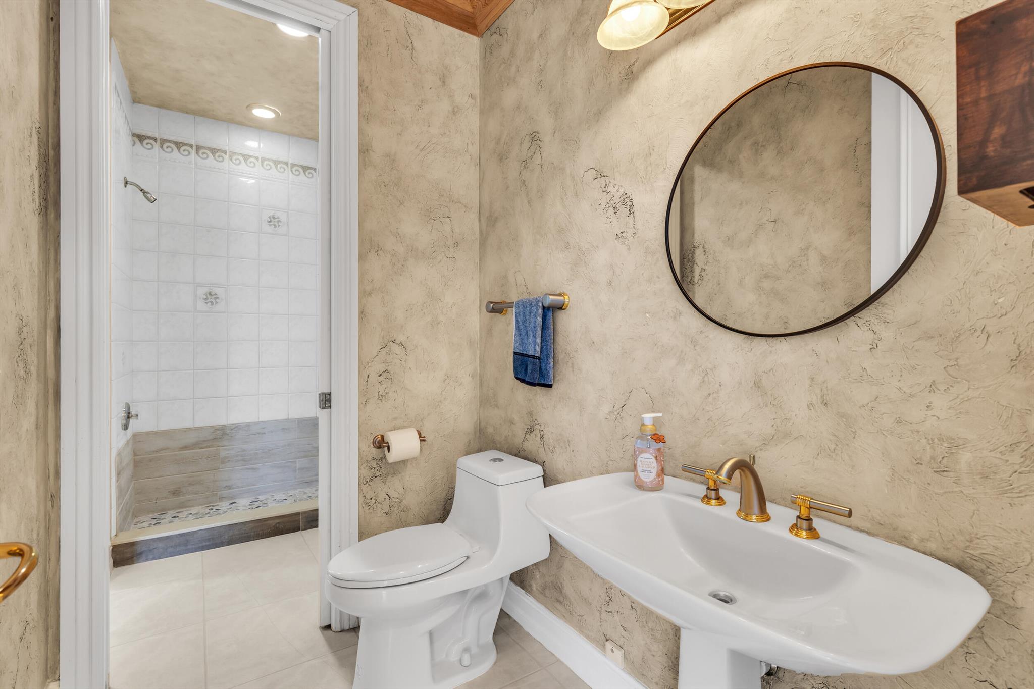 2375 Rabbit Hollowe Circle